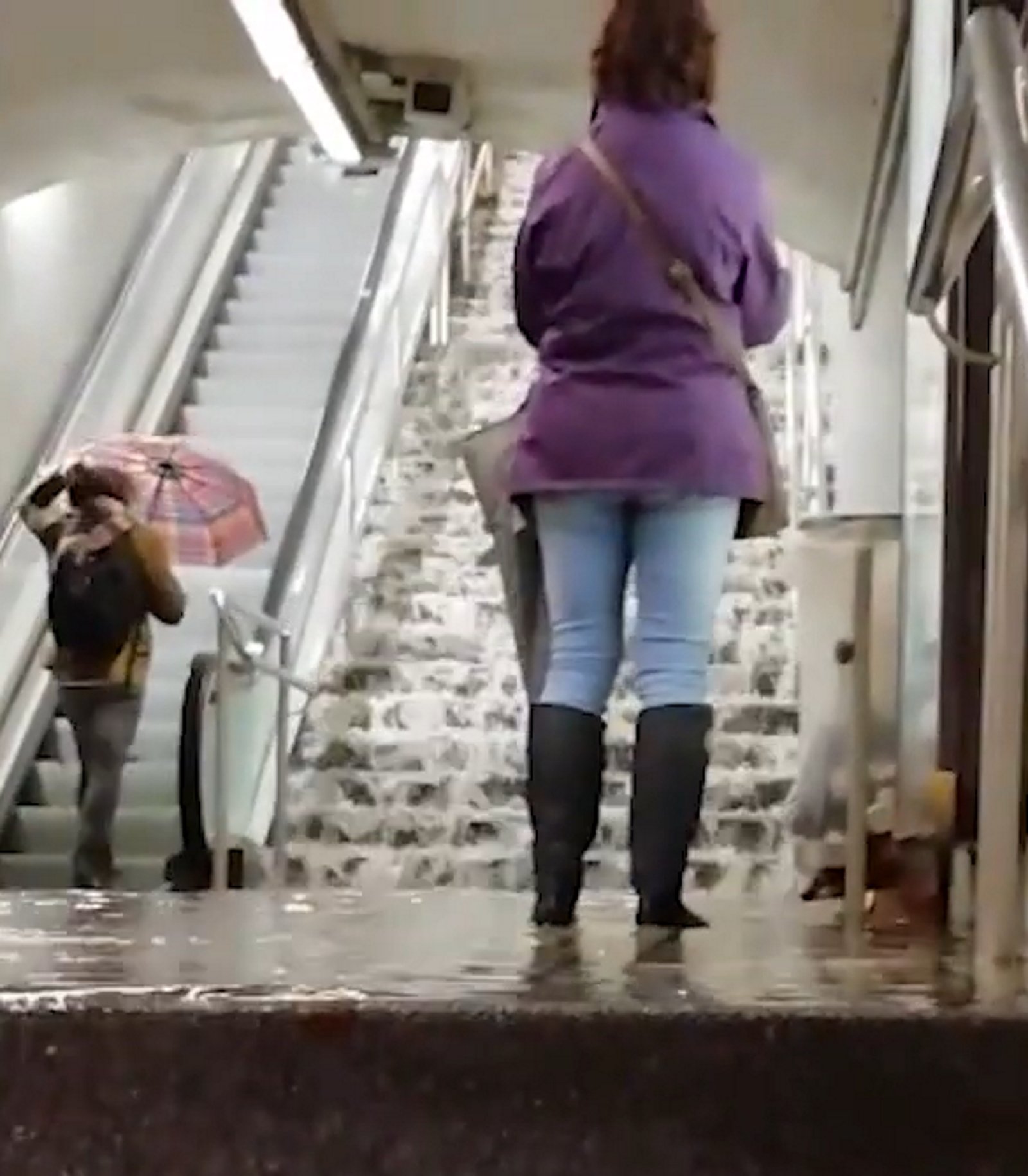 Video: Heavy rain floods Barcelona metro station