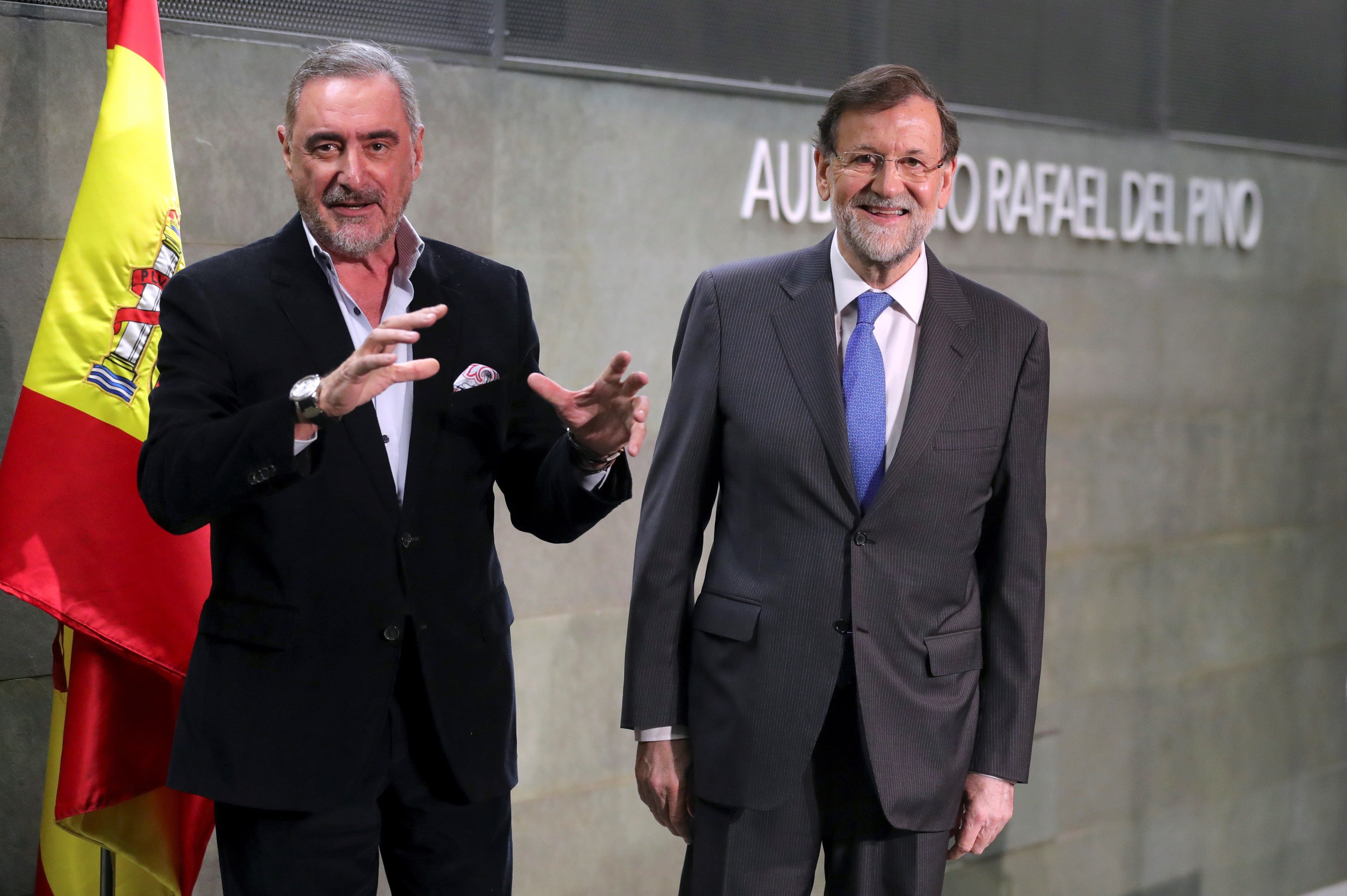Rajoy reclama el entendimiento PSOE-PP para que el independentismo no "condicione" España