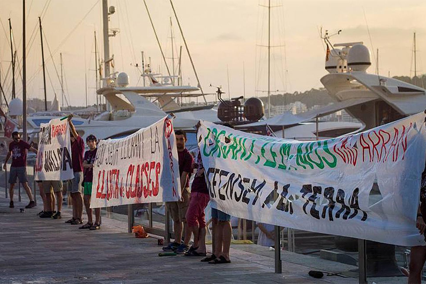 La fiscalía pide 26 años de prisión por una acción de Arran Mallorca contra el turismo masivo