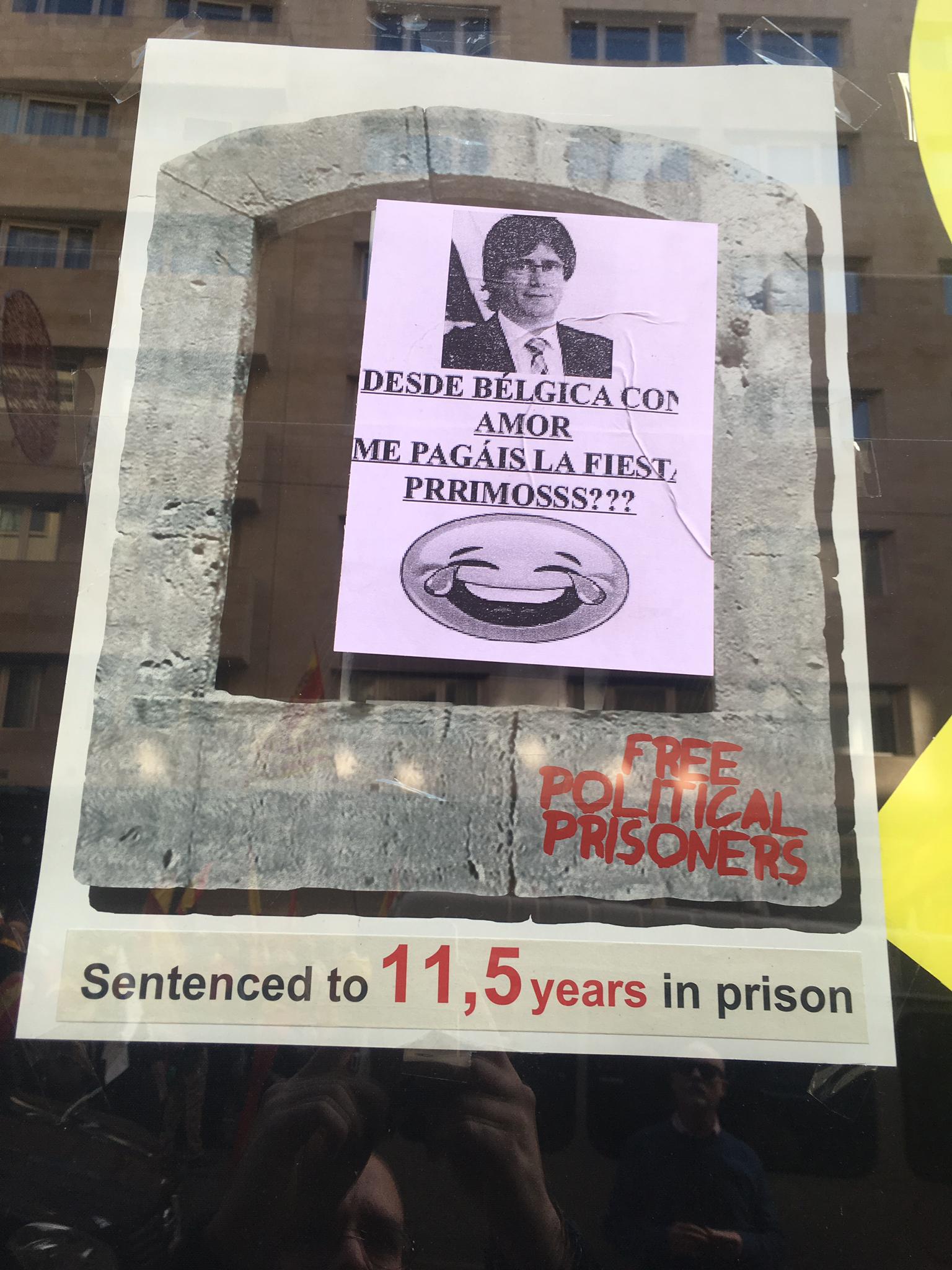 cartell puigdemont burla dia constitucio - guillem camos