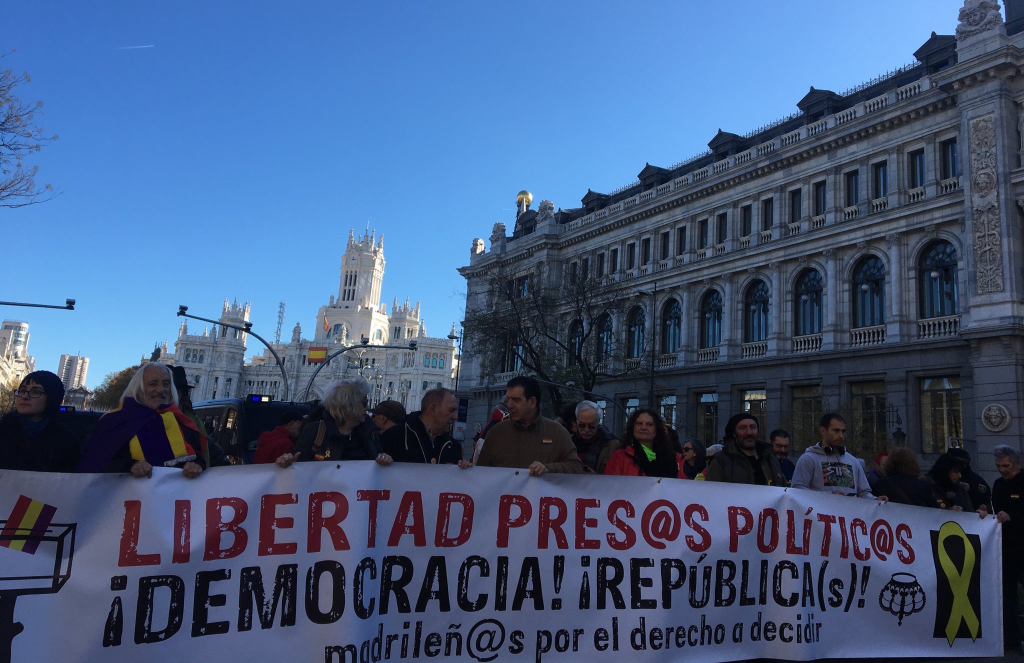 Crits de "Llibertat, presos polítics" al centre de Madrid