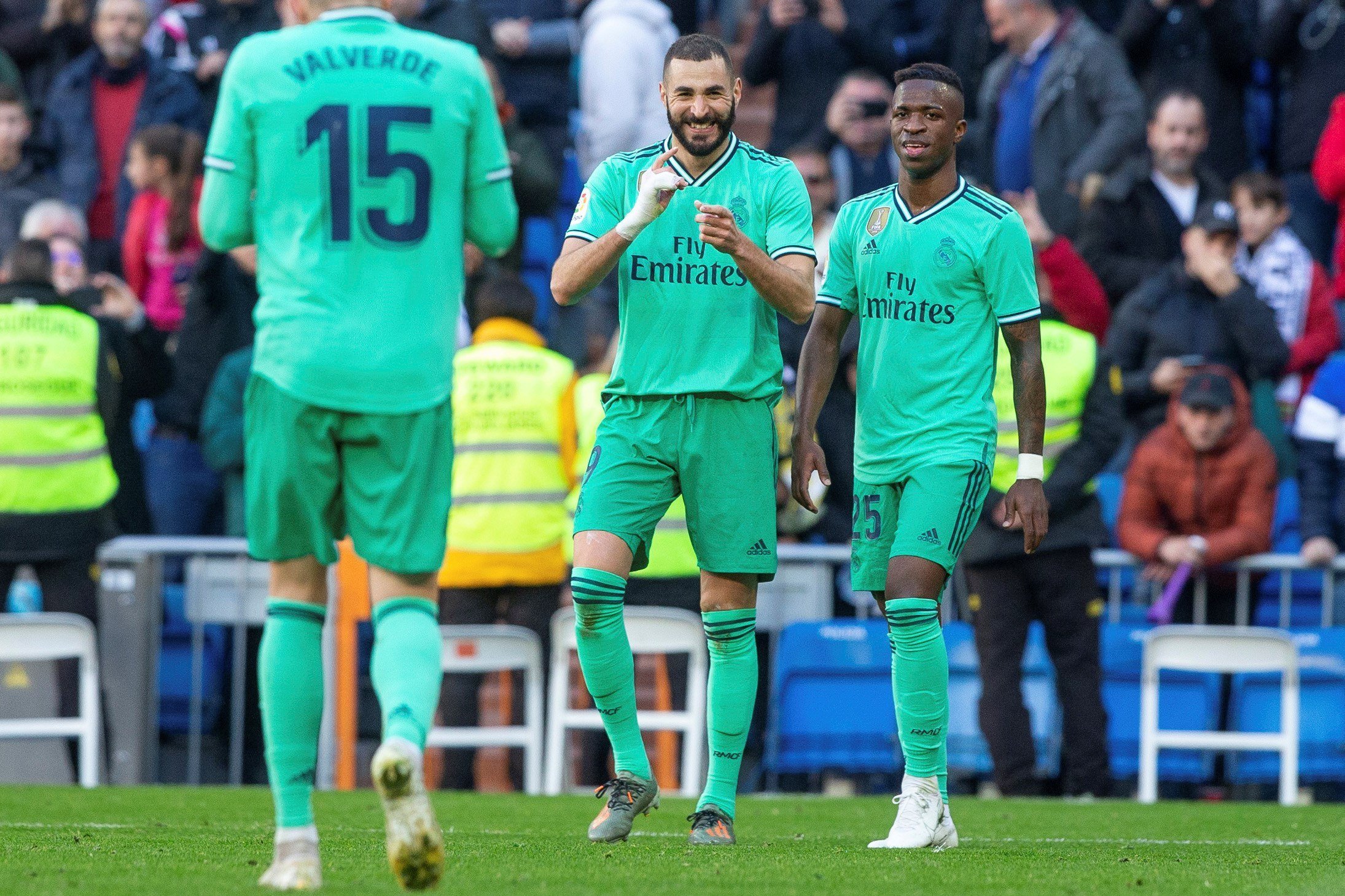 El Madrid pressiona el Barça a costa d'un deprimit Espanyol (2-0)