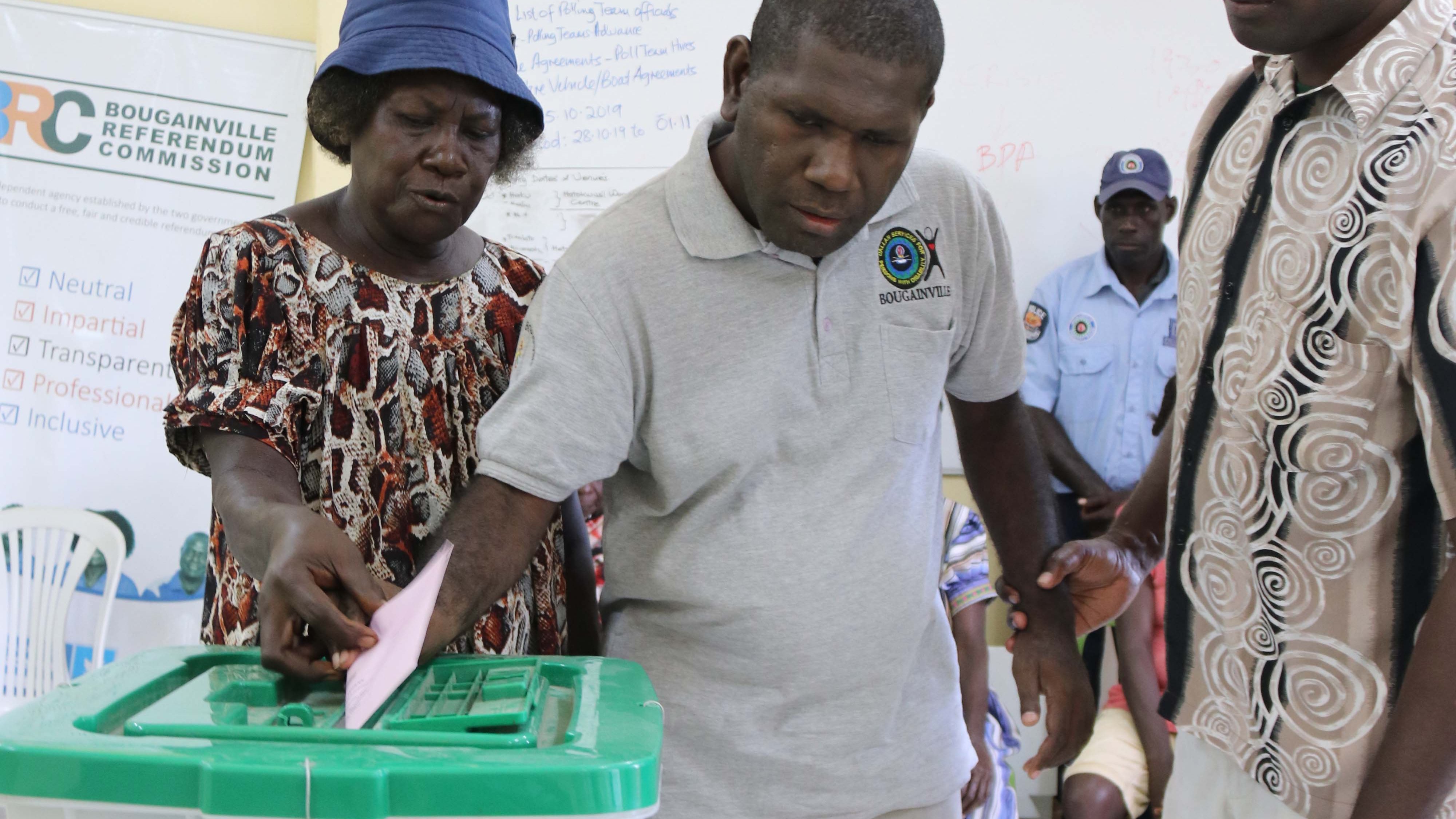 Aclaparadora victòria independentista al referèndum de Bougainville