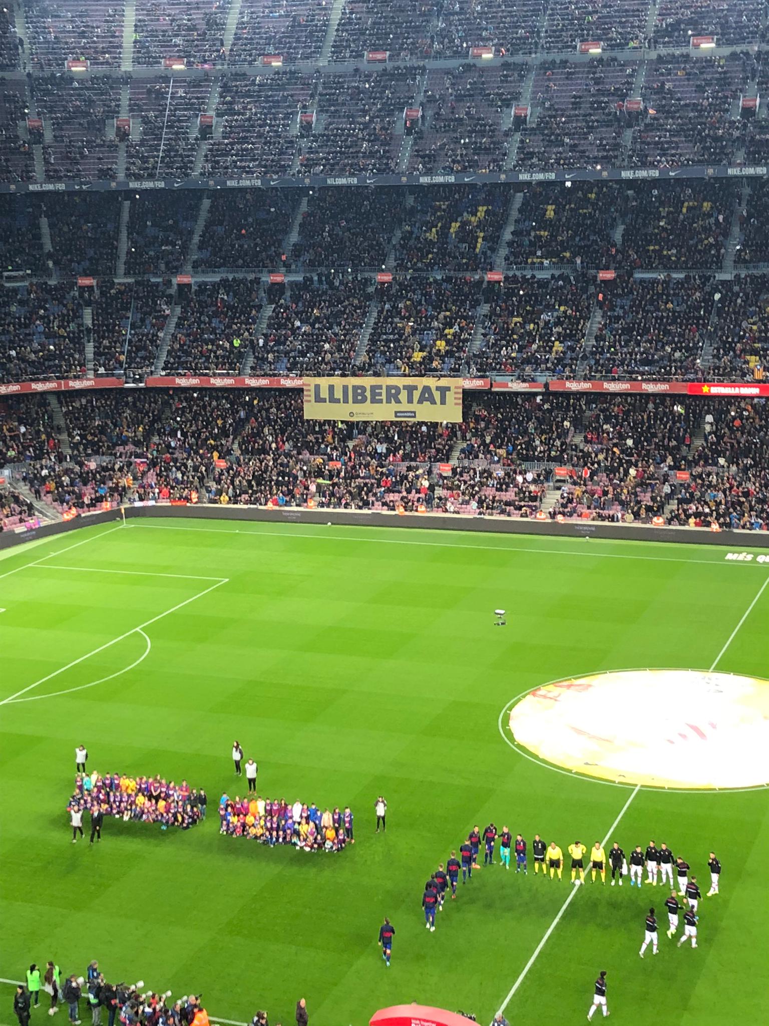 El Camp Nou vuelve a alzar la voz: "Libertad"