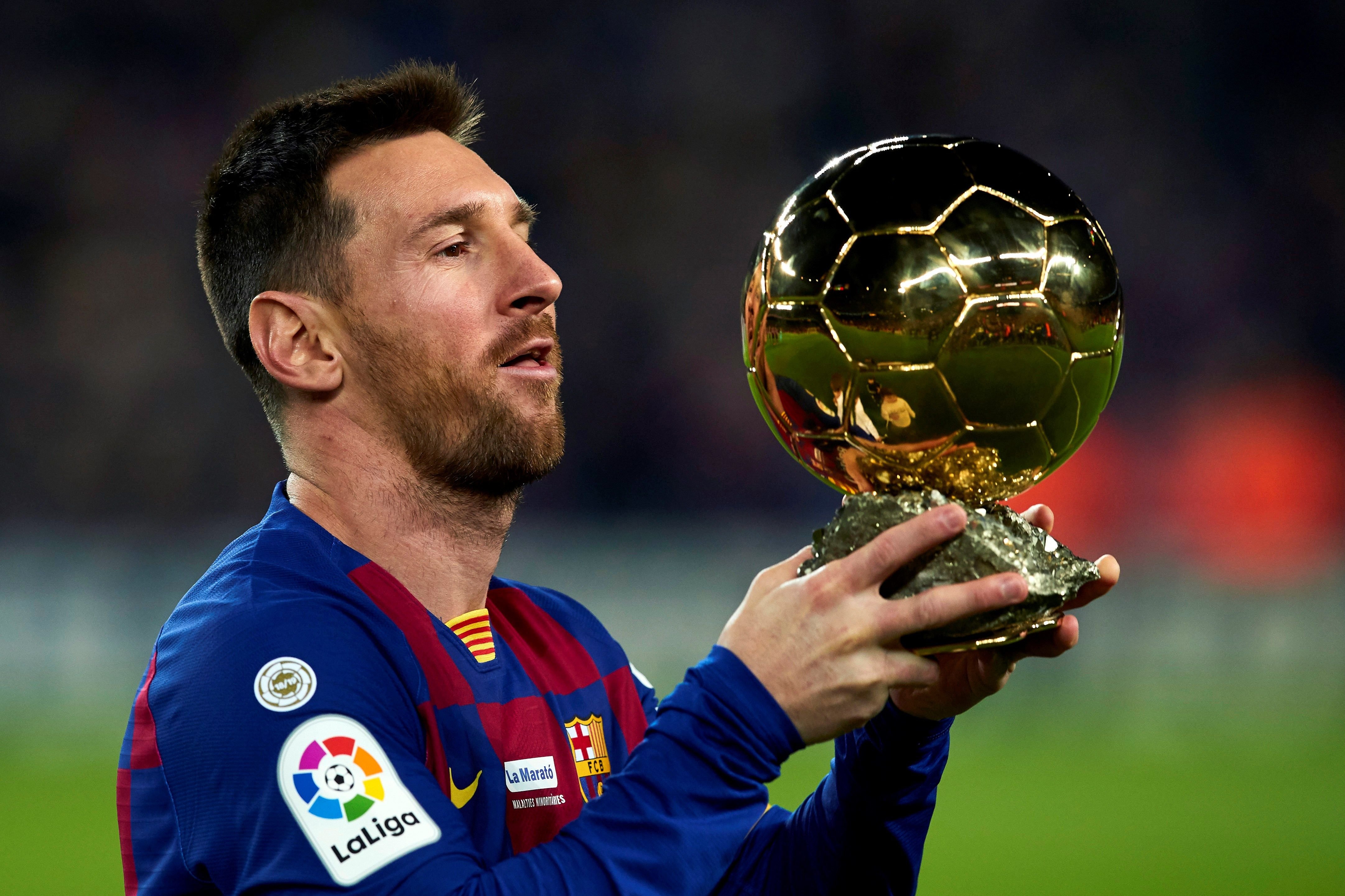 Messi ofrece su sexto Balón de Oro al Camp Nou