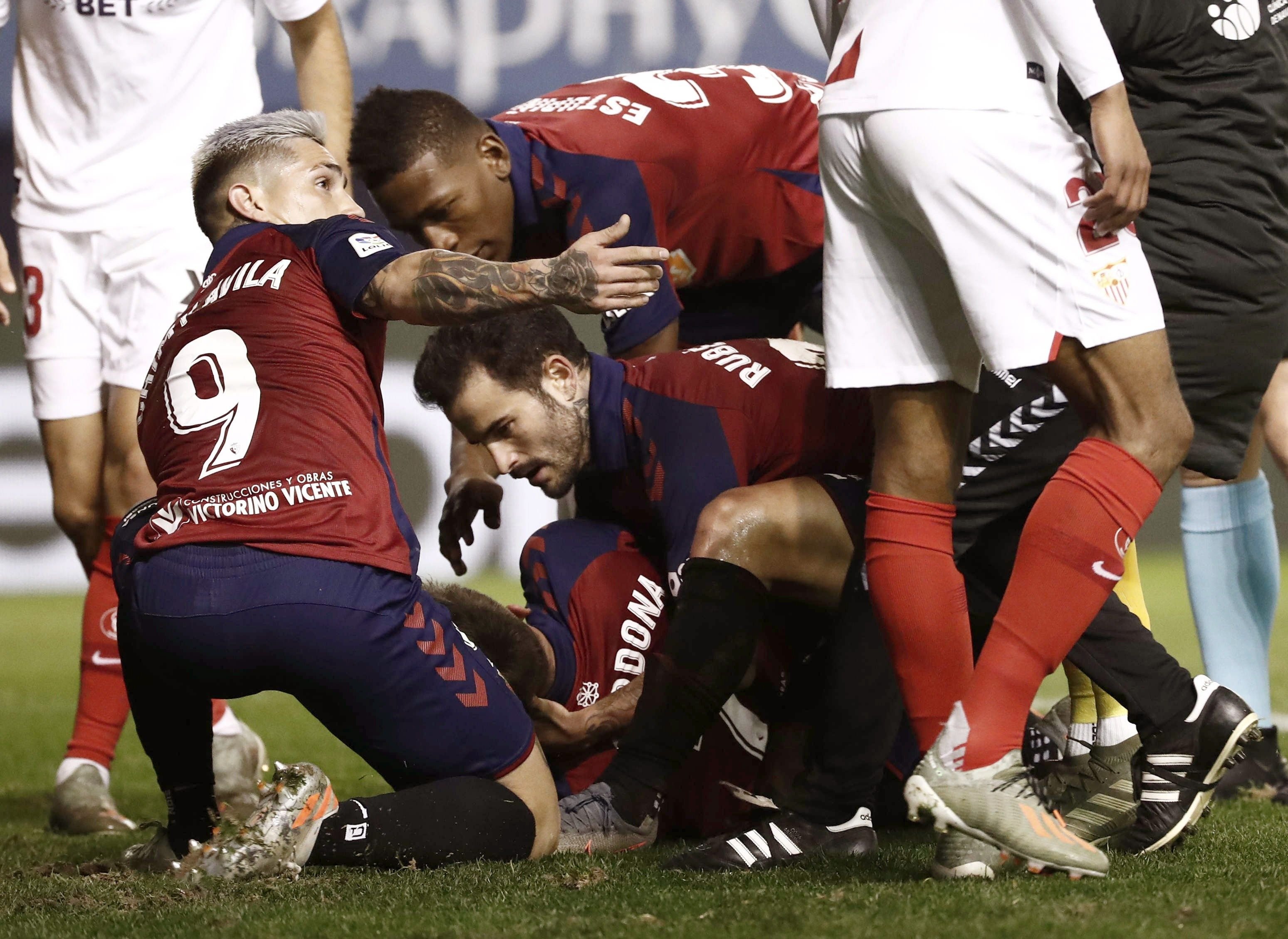 Un futbolista català de l'Osasuna, traslladat a la Clínica de Navarra per una commoció cerebral