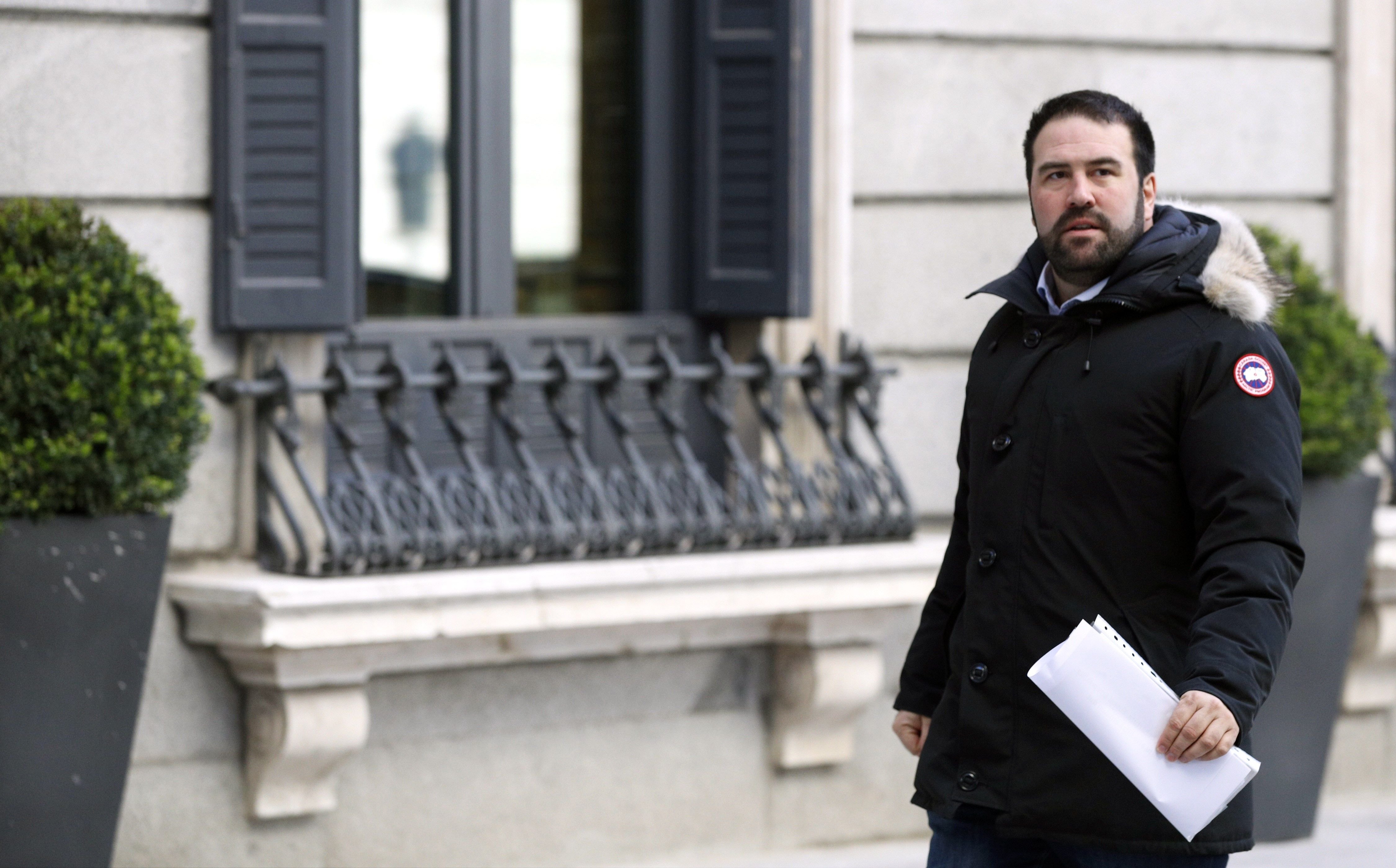 Iñarritu busca 115 policies franquistes condecorats: "Coneixeu algún cas?"