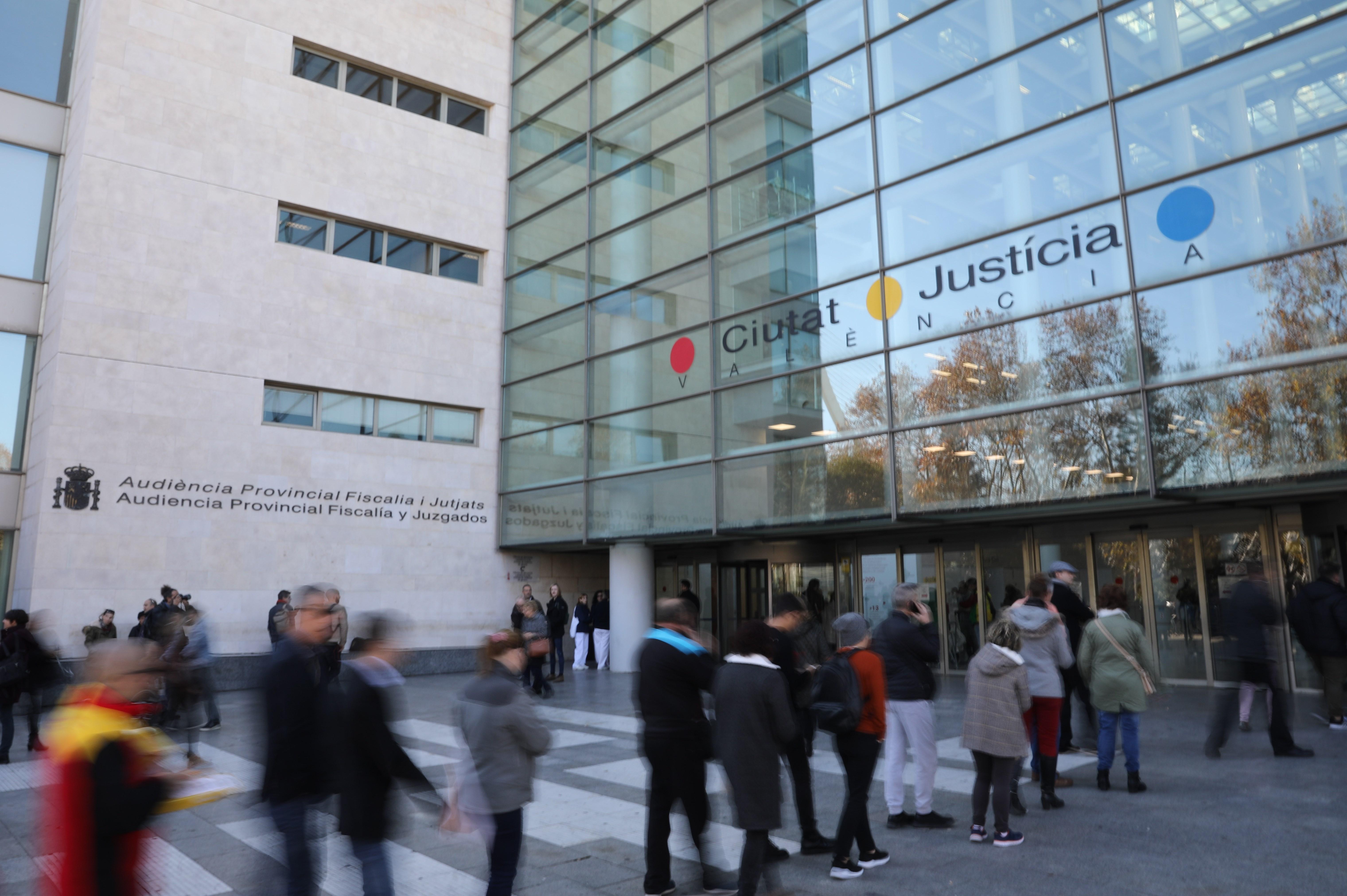 Prop d'un miler d'advocats fomentaran el català al sistema judicial