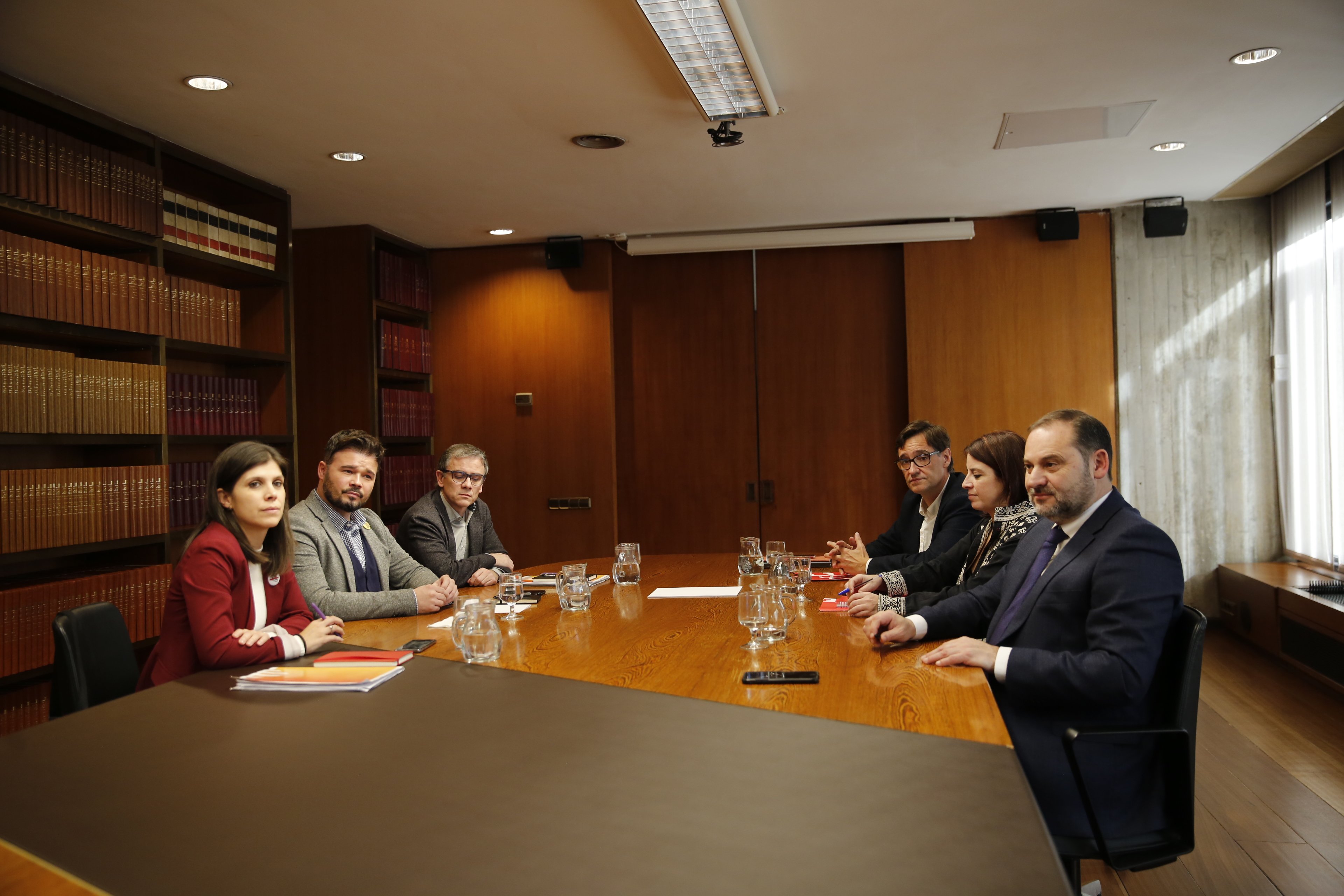 ERC y PSOE negocian durante dos horas y media en la sede de la AMB