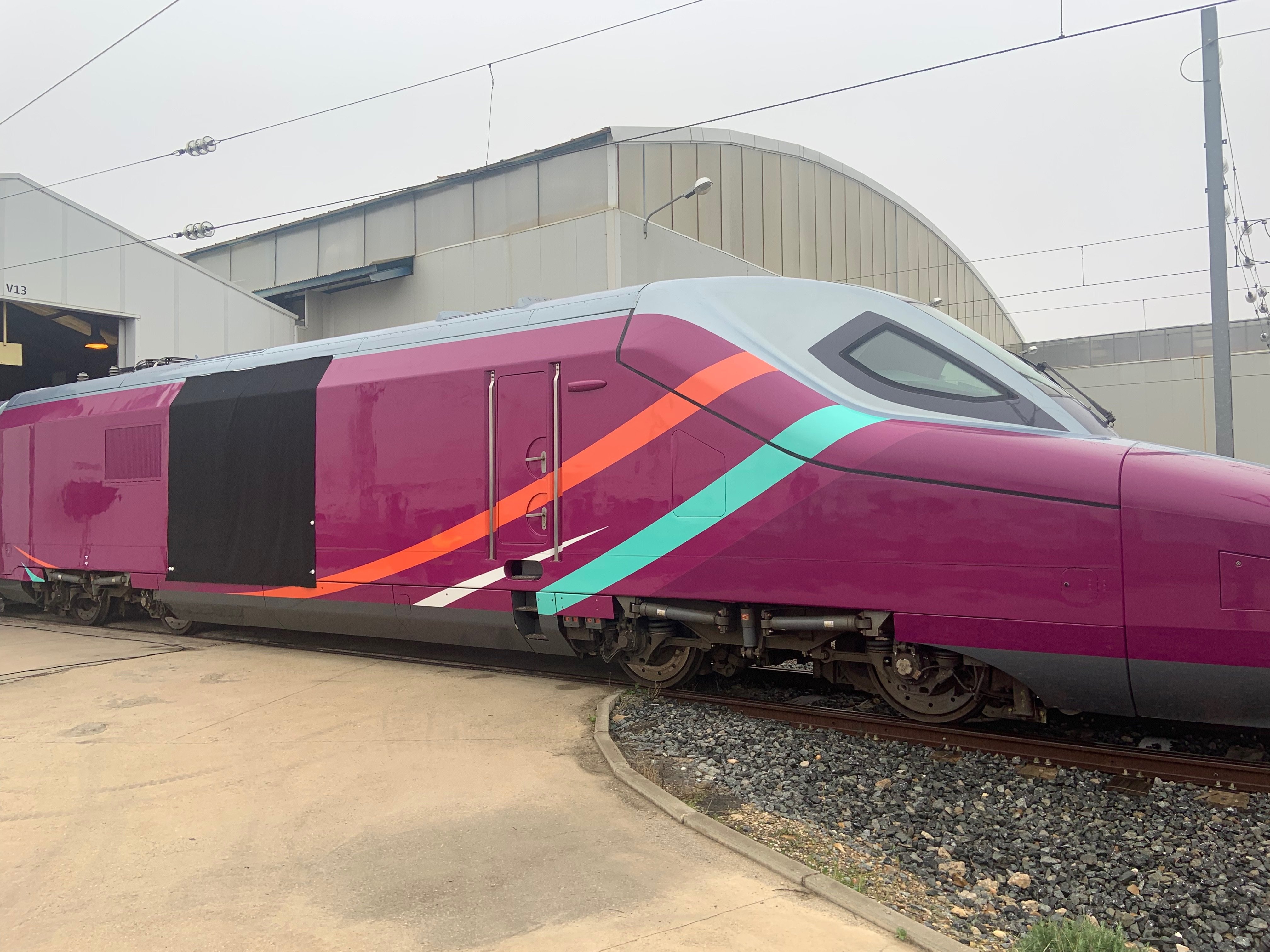 El AVE 'low cost' de Renfe cobrará un suplemento a partir de la segunda maleta