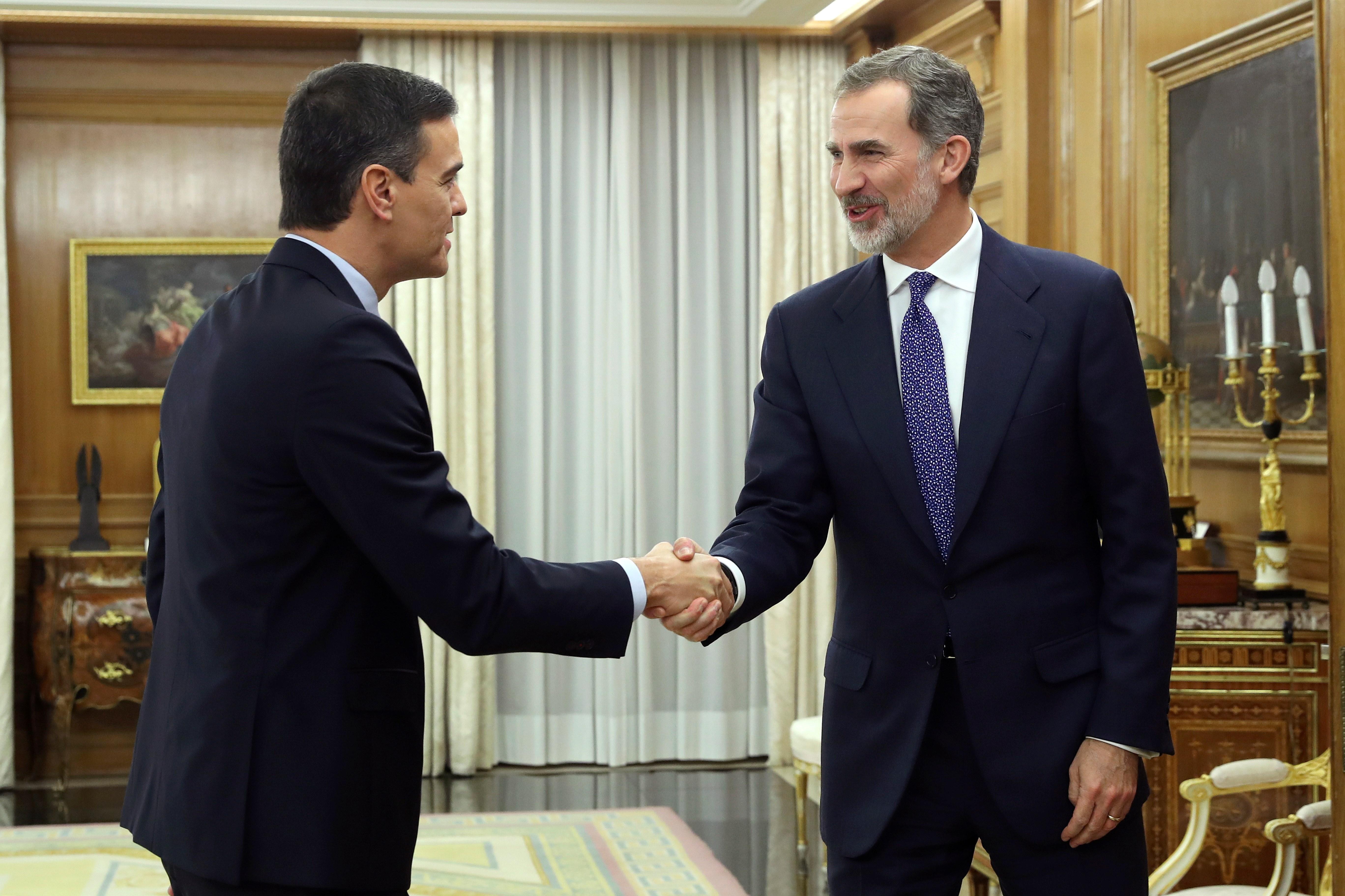 Sánchez defends Felipe VI over royal corruption, ahead of Spanish king's TV speech