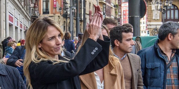 cayetana alvarez de toledo aplaude EFE