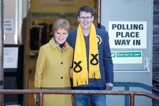 Nicola Sturgeon i el candidat de Glasgow EFE