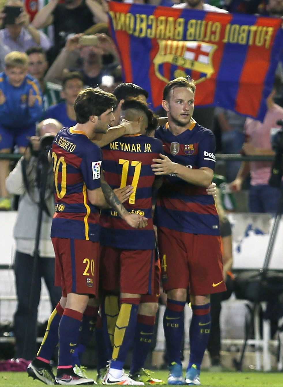 El Barça salva el liderato con un triunfo sombrío