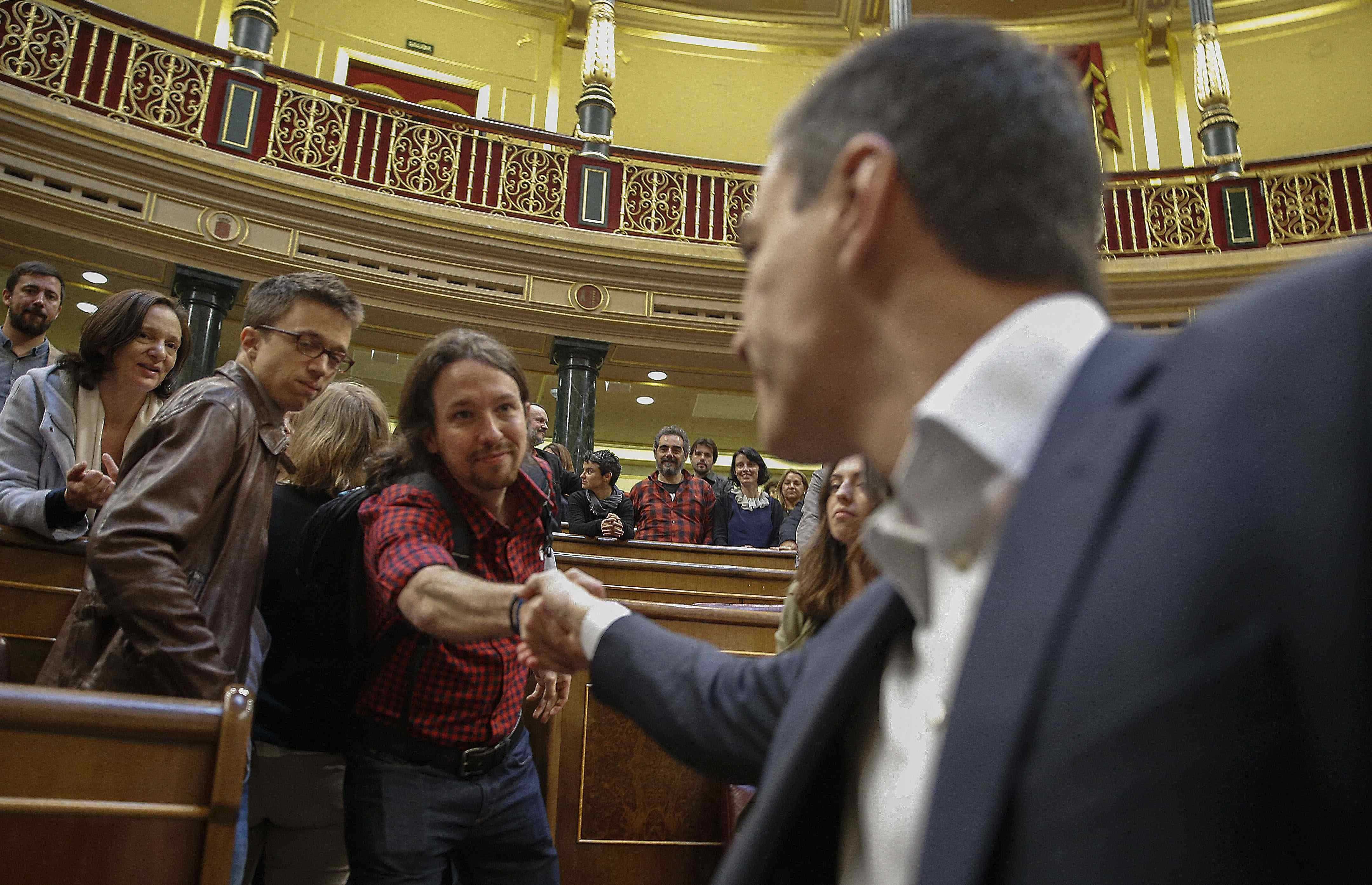 Iglesias i Sánchez intentaran un govern progressista si Rajoy no se'n surt