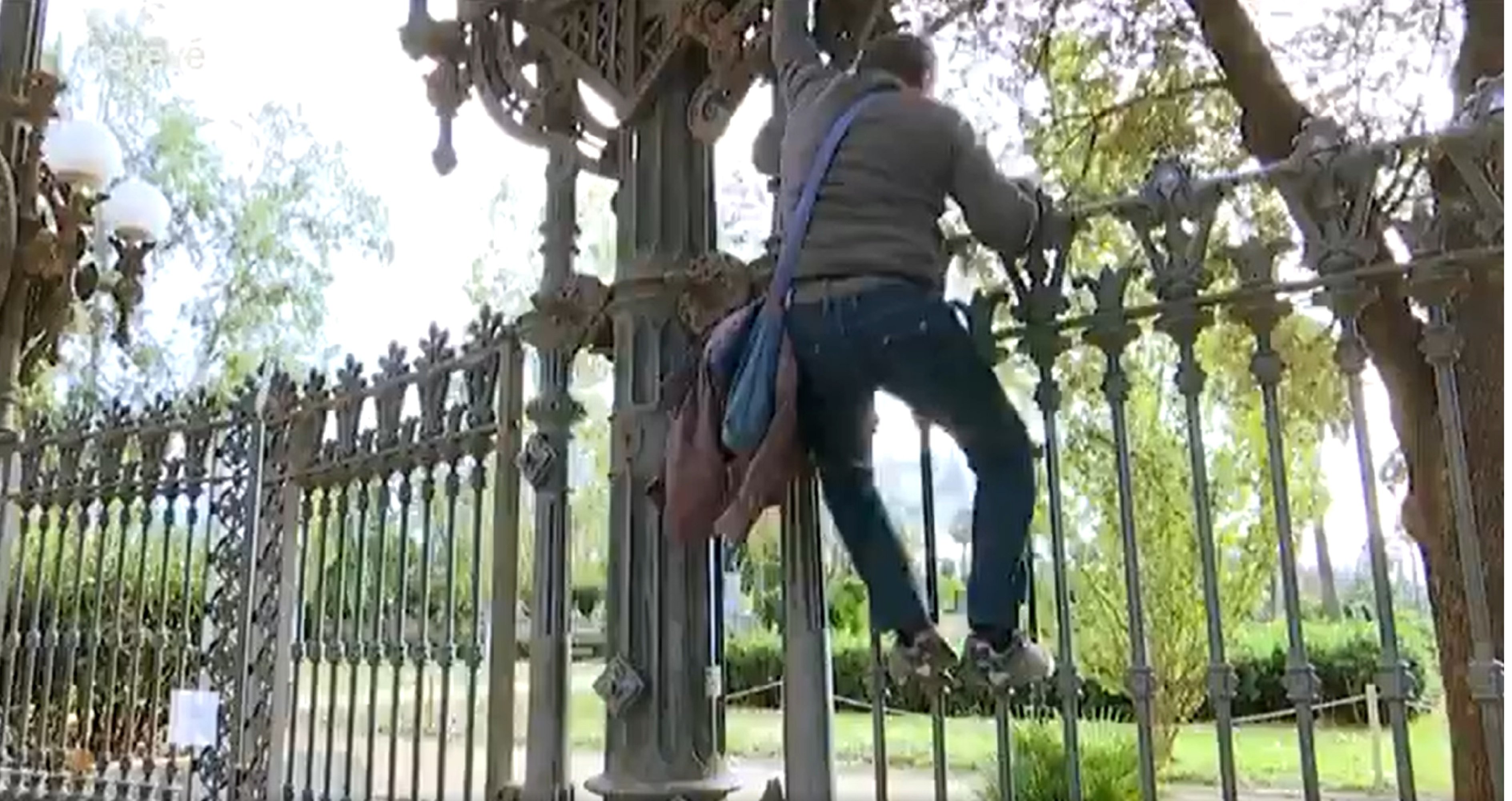 Visitants del parc de la Ciutadella van quedar atrapats quan es va tancar per la ventada