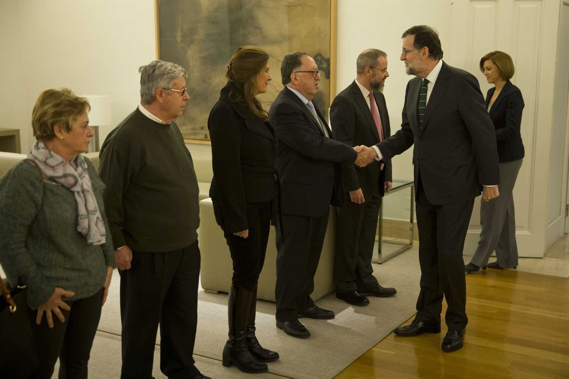 Rajoy rep les víctimes del Iak-42 tretze anys després