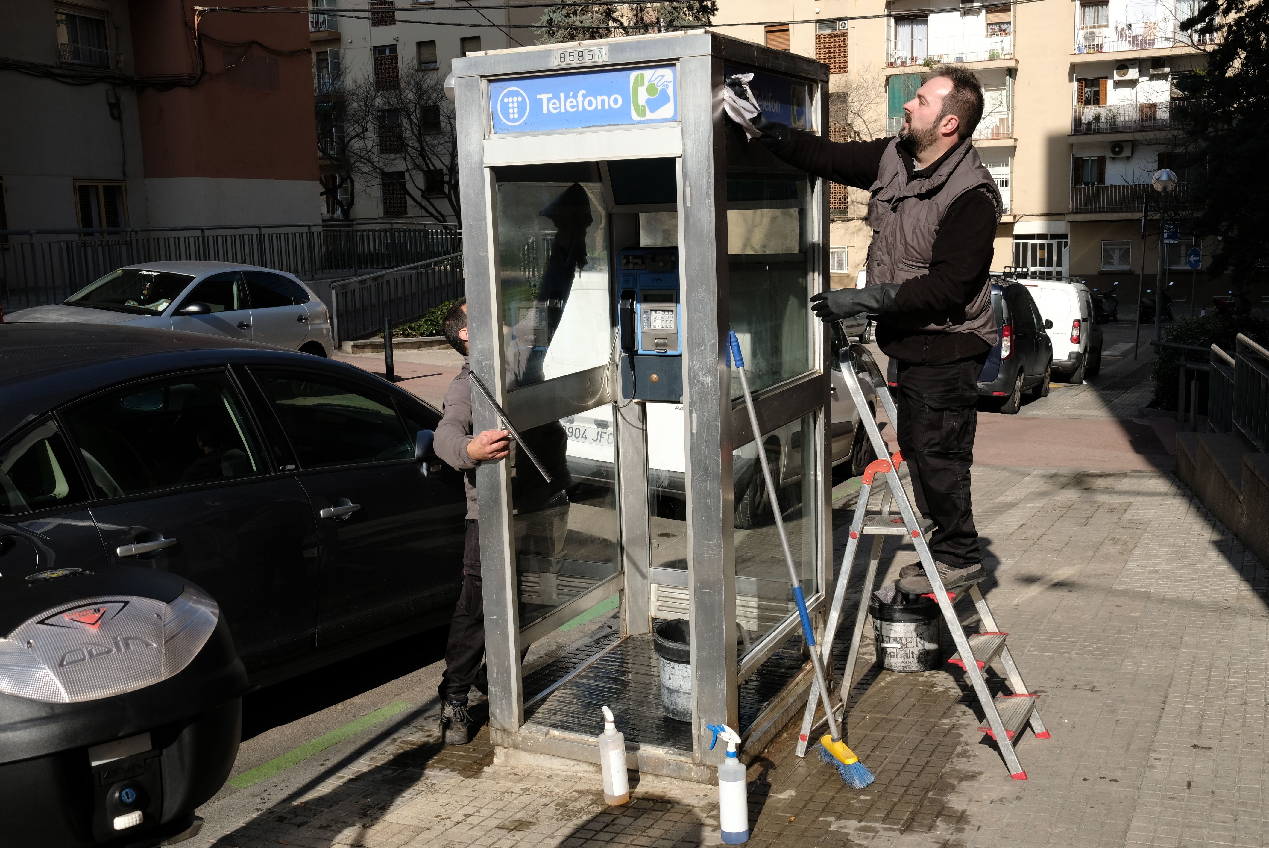 La última cabina telefónica de Barcelona tendrá nueva vida a partir de Sant Jordi