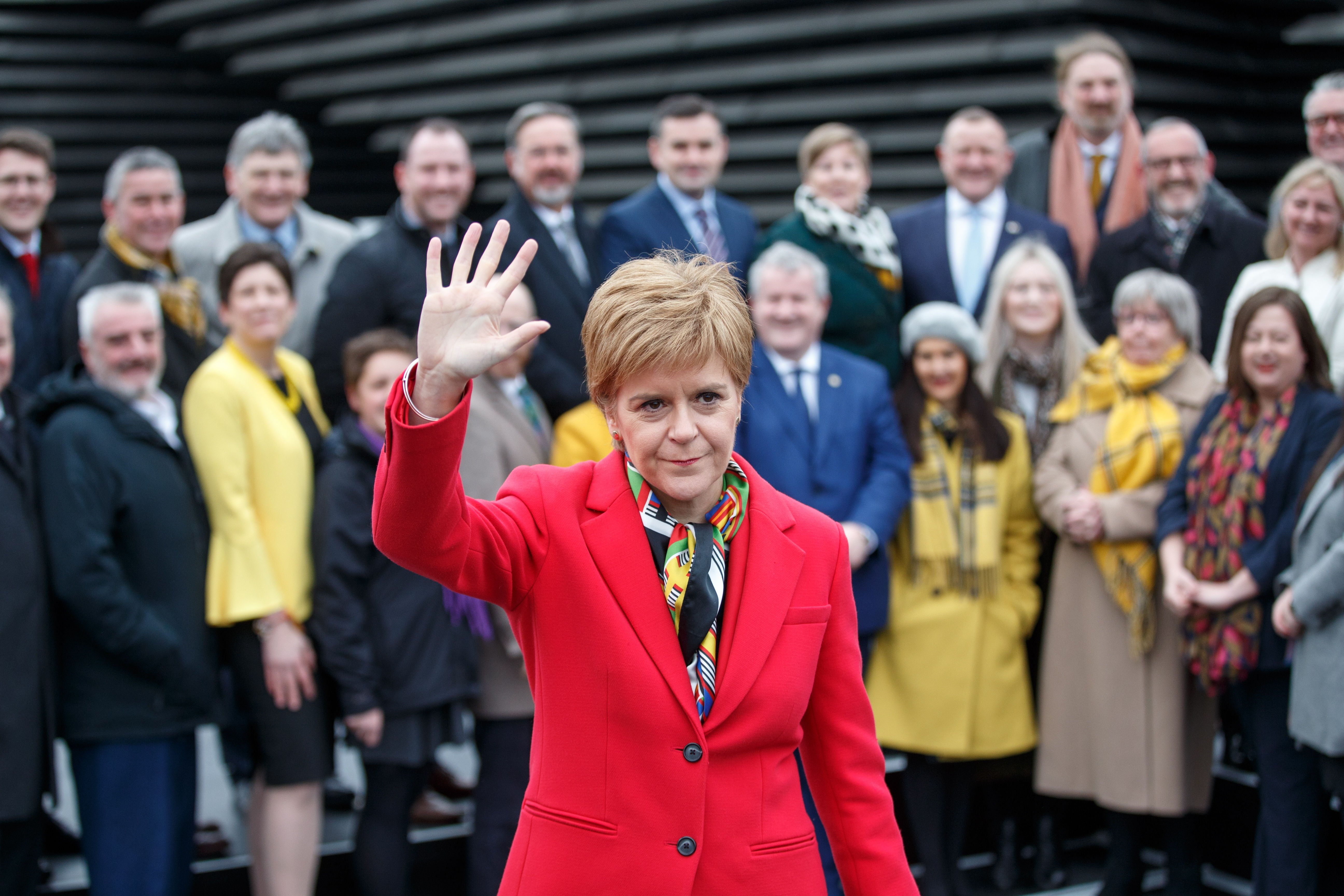 Sturgeon places Scotland on 'Catalan path': "You can't keep us against our will"