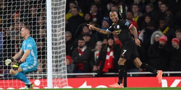 Sterling manchester city celebrando gol city