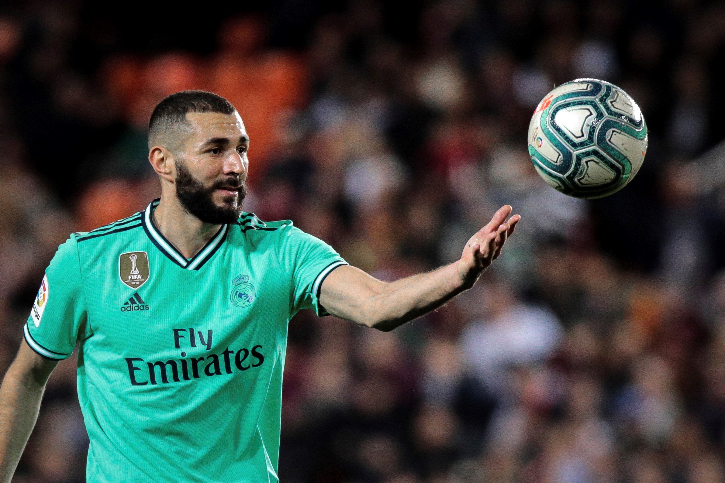 El Madrid rescata un punto en Mestalla antes del Clásico (1-1)