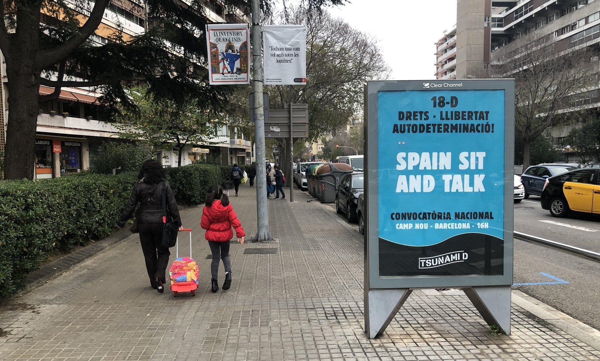 El Ayuntamiento de Barcelona retira los carteles de Tsunami Democràtic de las marquesinas