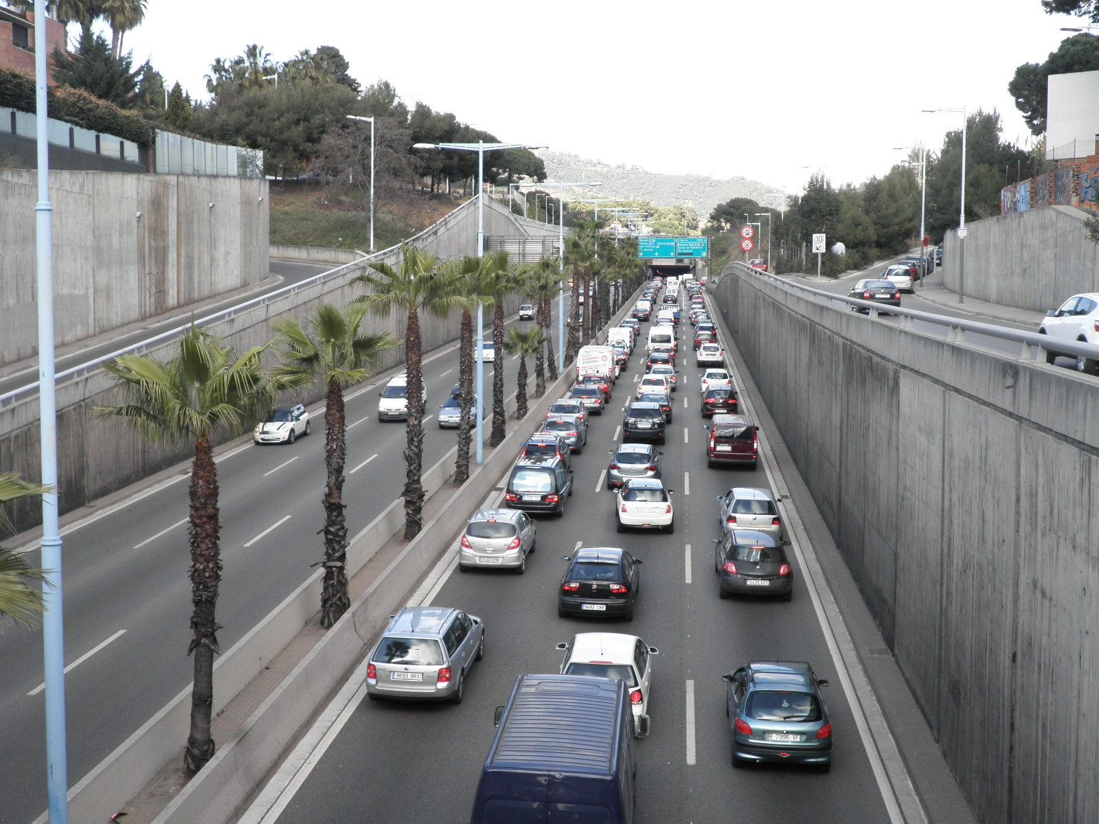 Traffic cameras installed as countdown to Barcelona's new Low Emission Zone begins