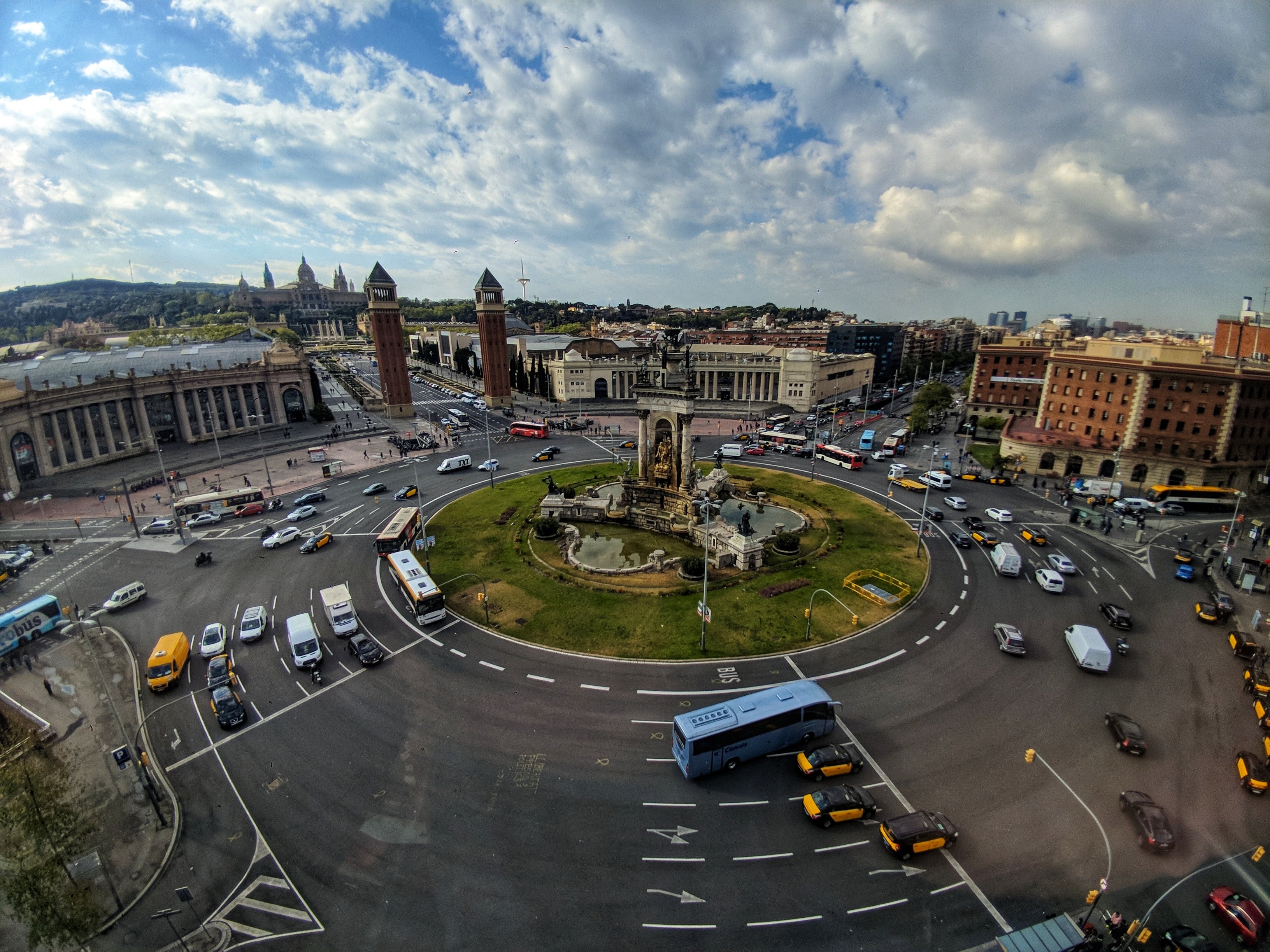 Reabre el túnel de la plaza Espanya de Barcelona dos días antes de lo previsto