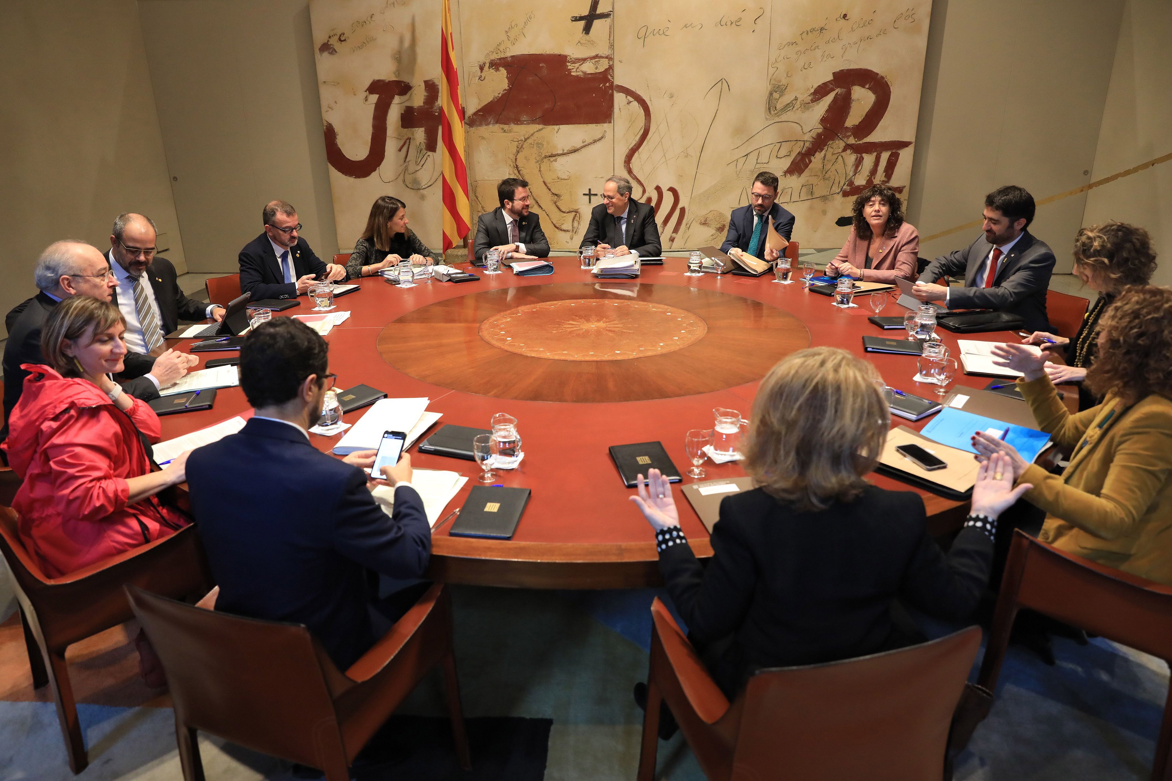 El Govern canvia la reunió de dimarts per acompanyar els presos al Parlament