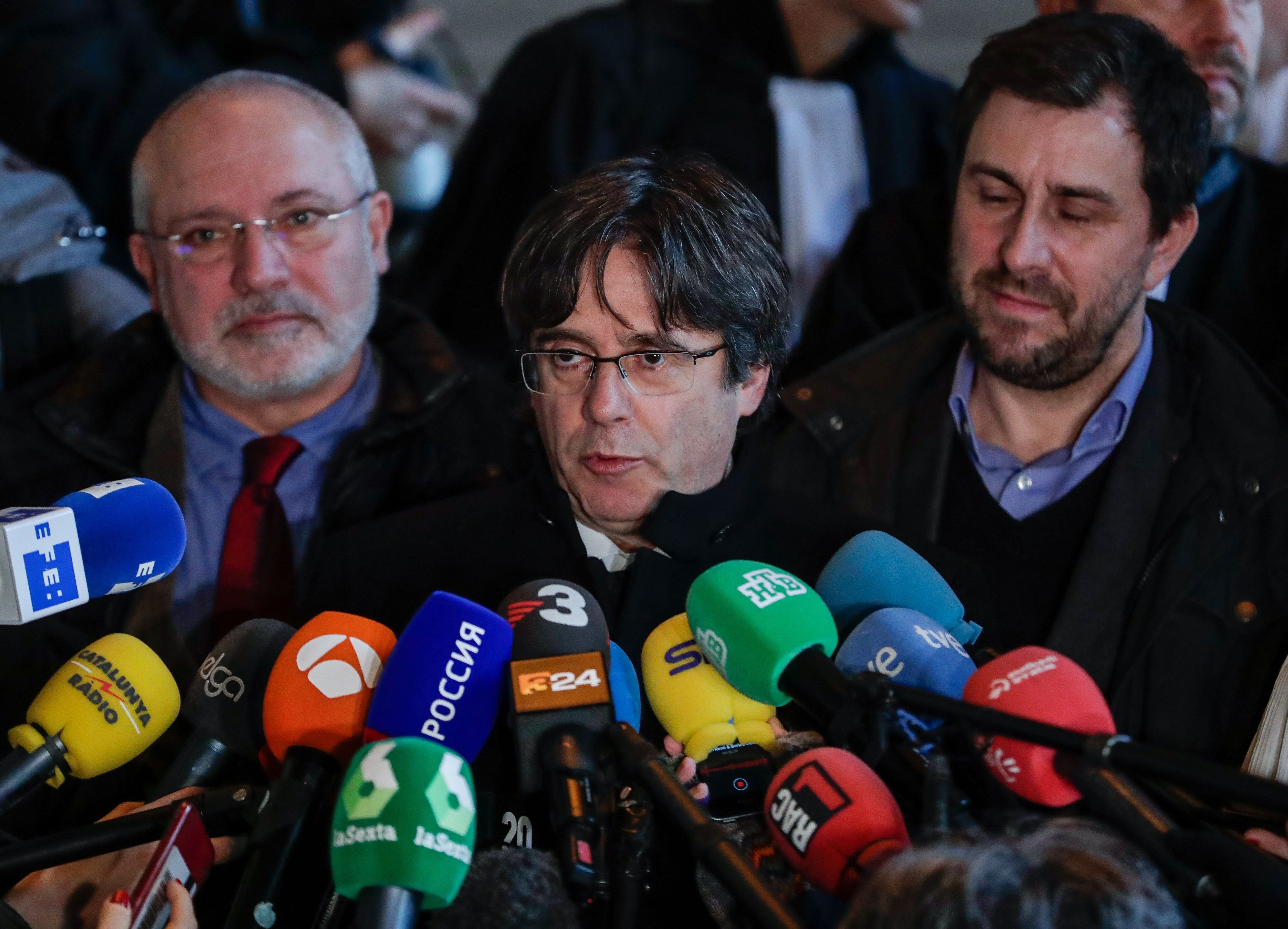 El papelón de la prensa española en el asunto Zozulia, según Puigdemont