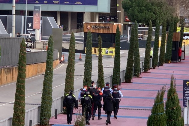 Mossos camp nou