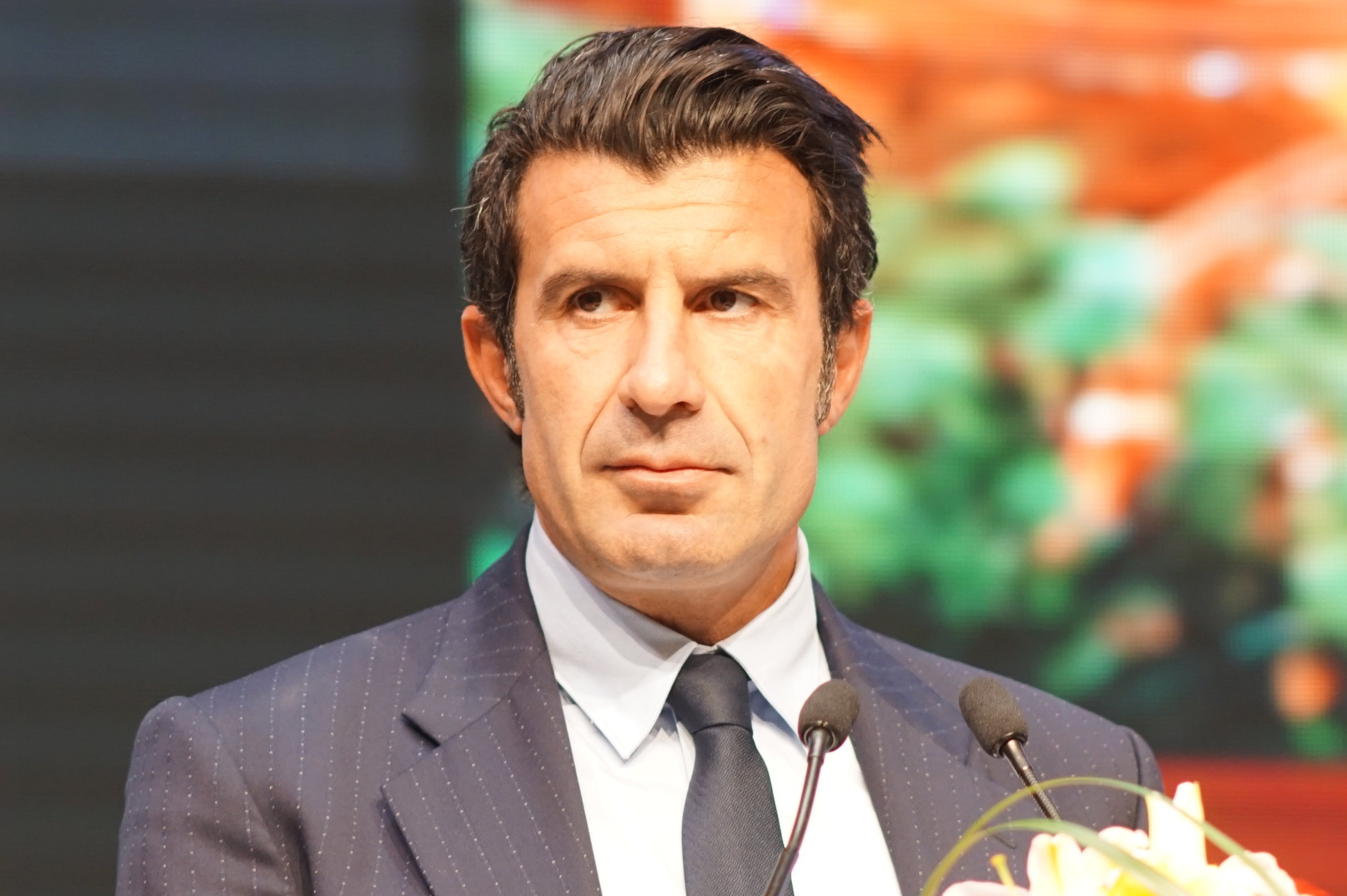 Figo es burla del Barça pel cas Messi i incendia les xarxes