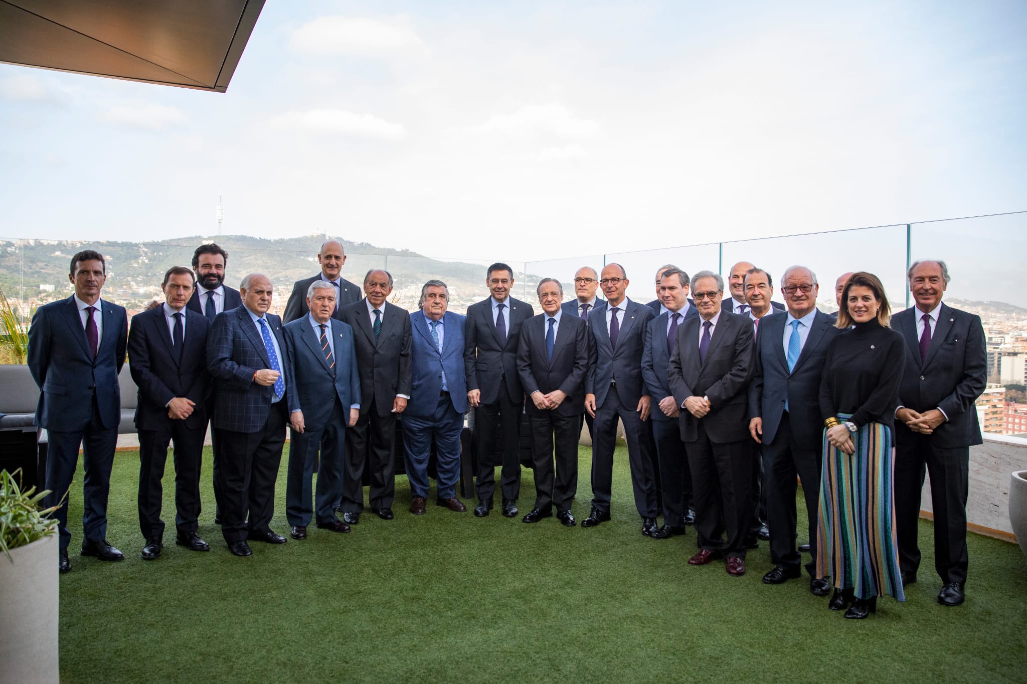 La fotografia conjunta de Barça i Madrid: 20 homes i 1 dona