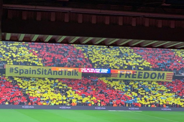 pancarta Tsunami Camp Nou Clásico - El Nacional