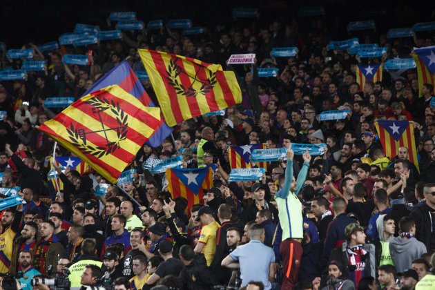 aficionados barça pancartas Tsunami - Mireia Comas