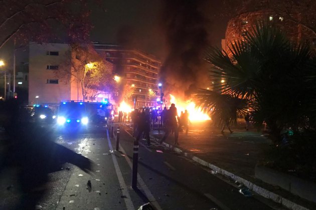 barricadas de fuego disturbios clàssico - Gemma Liñán