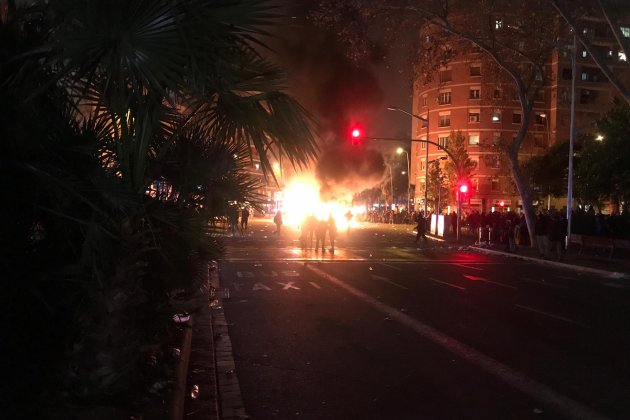 barricadas de fuego disturbios clàssico - Gemma Liñán