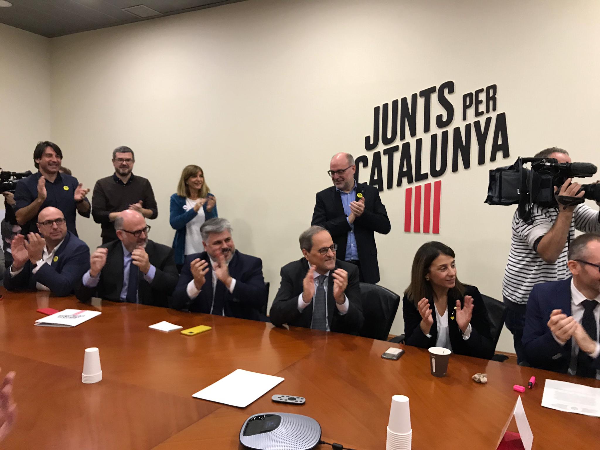 JxCat abandona el pleno y critica que no se suspenda