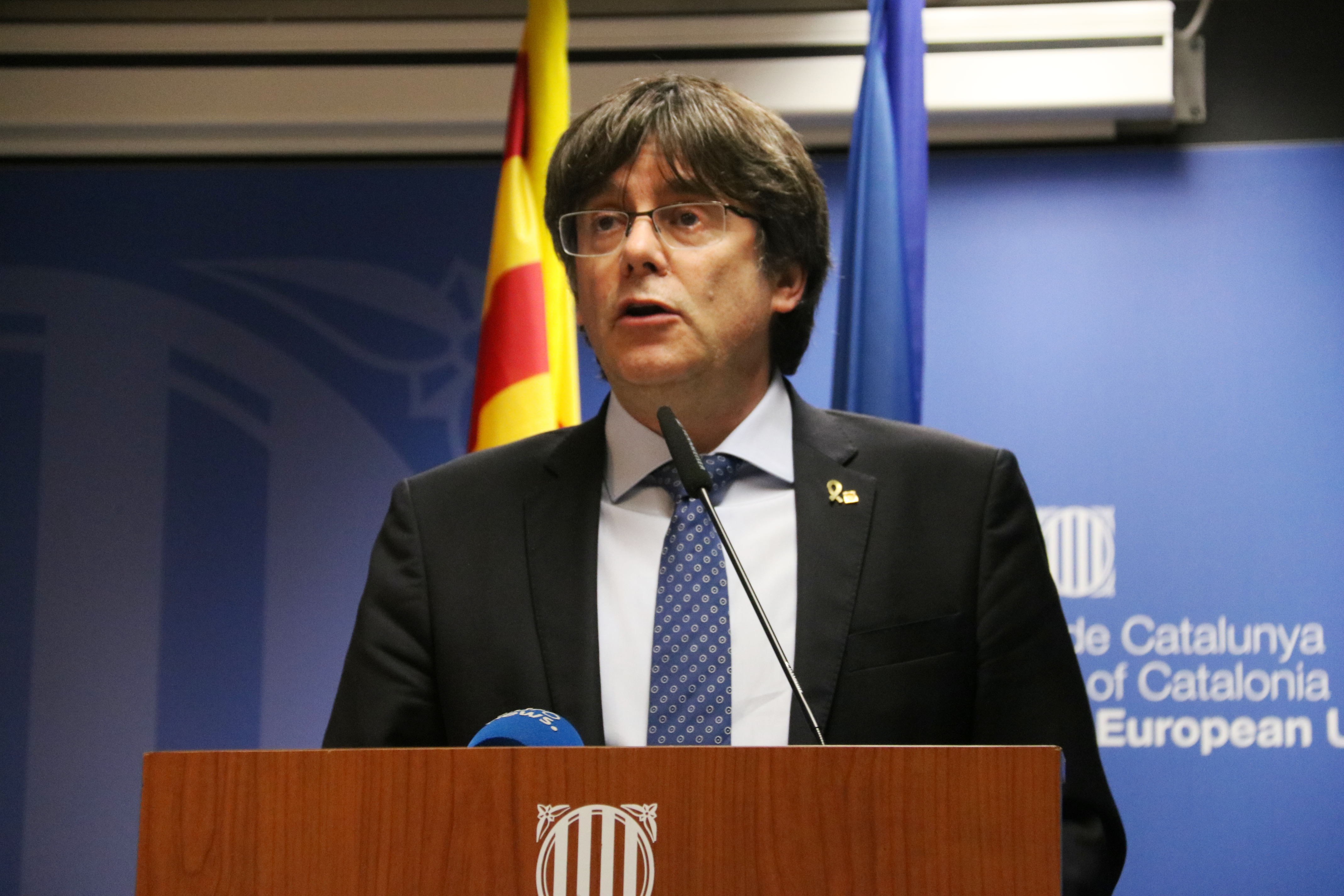 Puigdemont reprocha a Sánchez que supedite ahora la mesa de diálogo a la Constitución