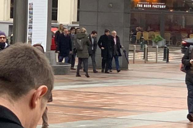 Puigdemont i Comín arriben al Parlament Europeu Puigdemont i Comín arriben al Parlament Europeu