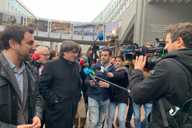 Puigdemont i Comín arriben al Parlament Europeu Puigdemont i Comín arriben al Parlament Europeu