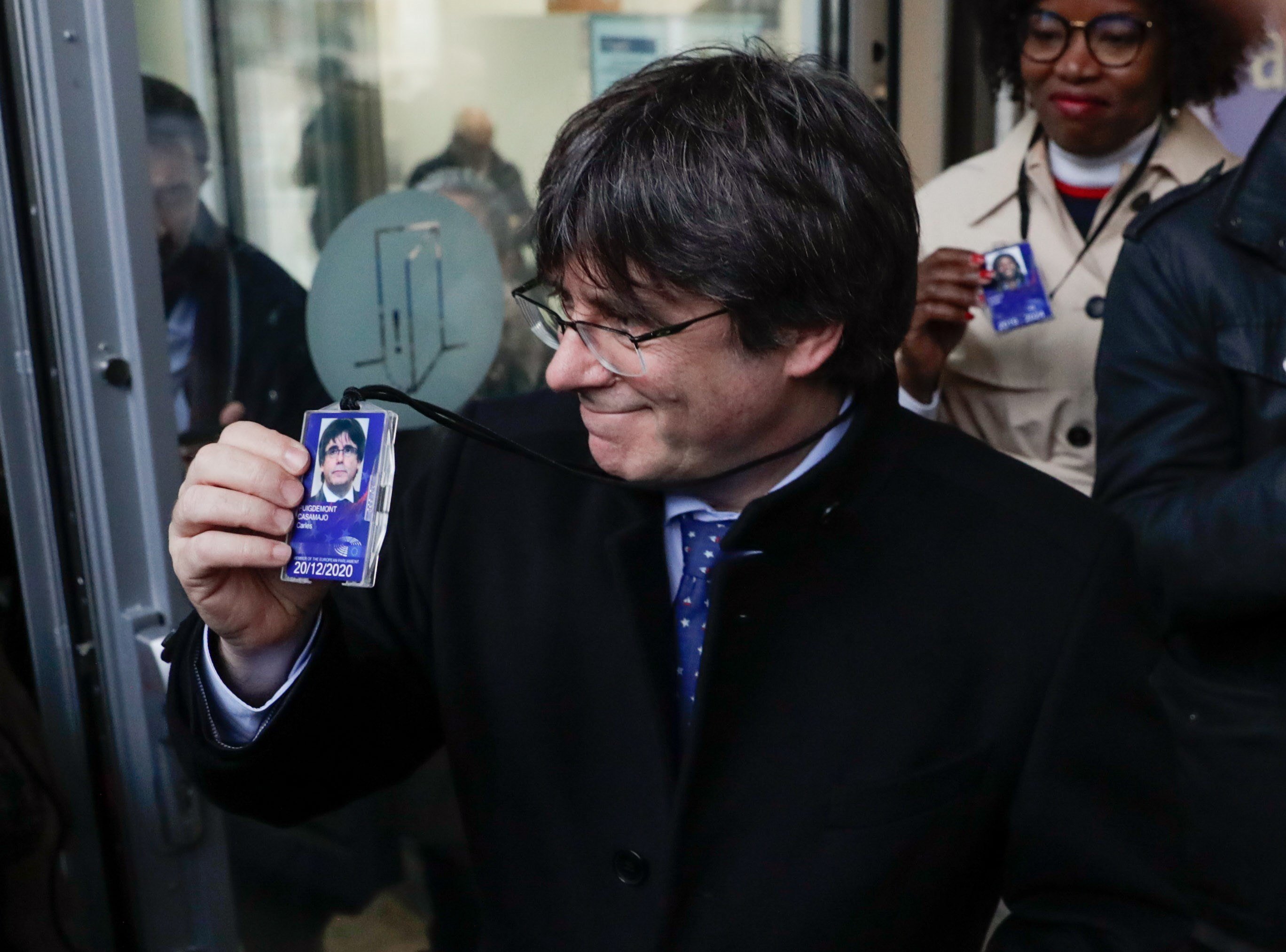 Les primeres hores de Puigdemont com a eurodiputat: "Em sento a casa"