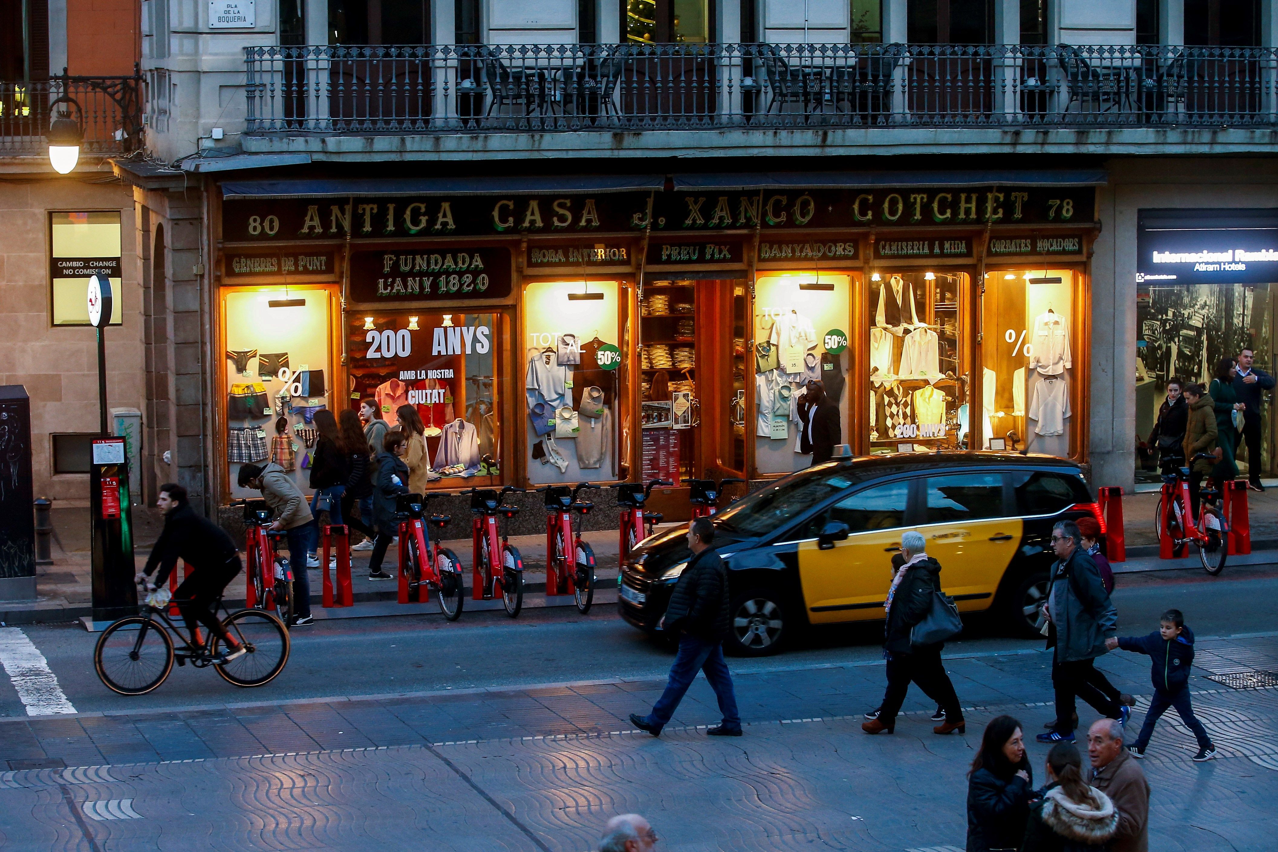 Tanca la bicentenària camiseria Xancó de la Rambla