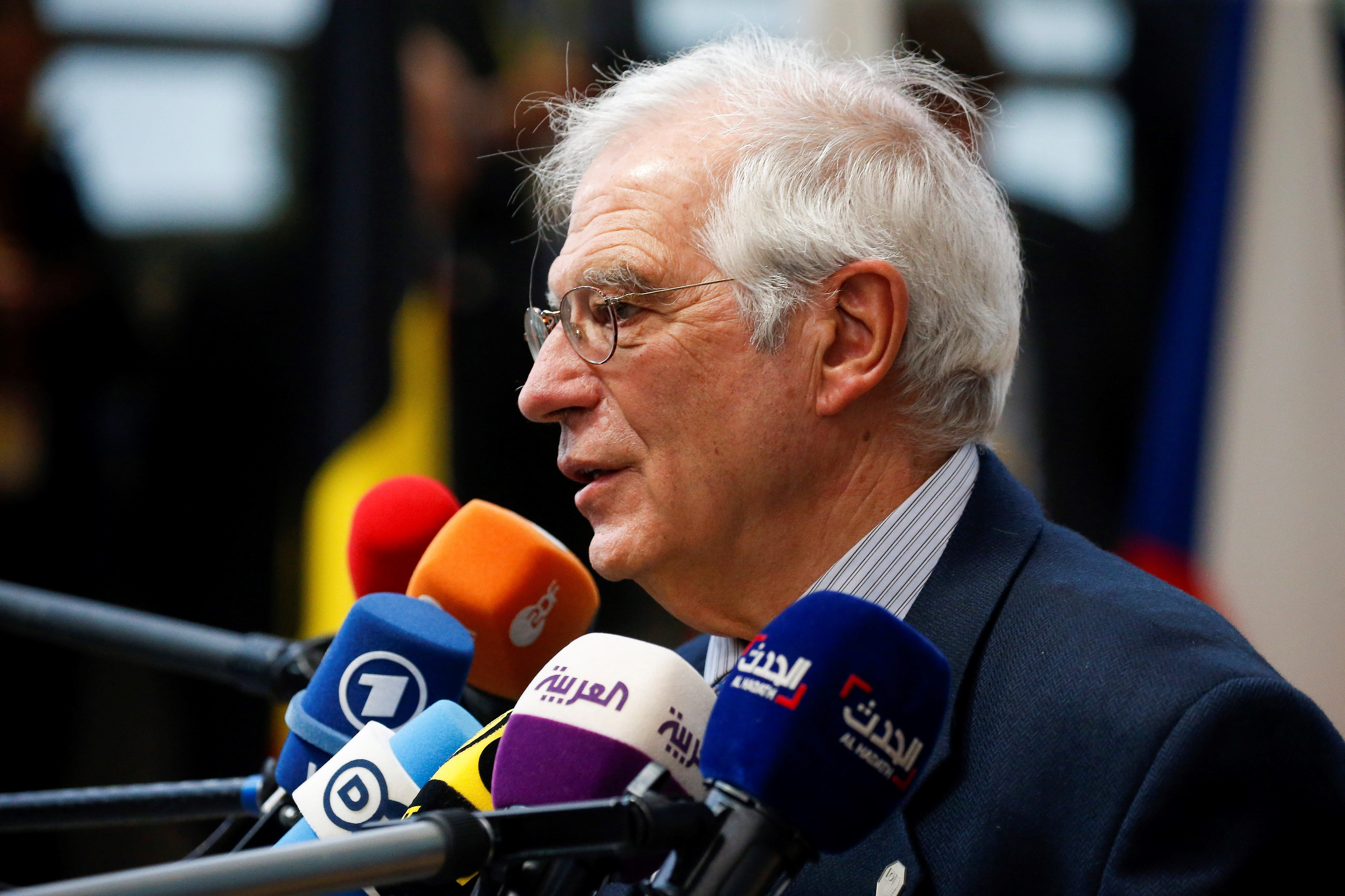 Borrell ve una grave violación la suspensión de diputados (pero no en Catalunya)