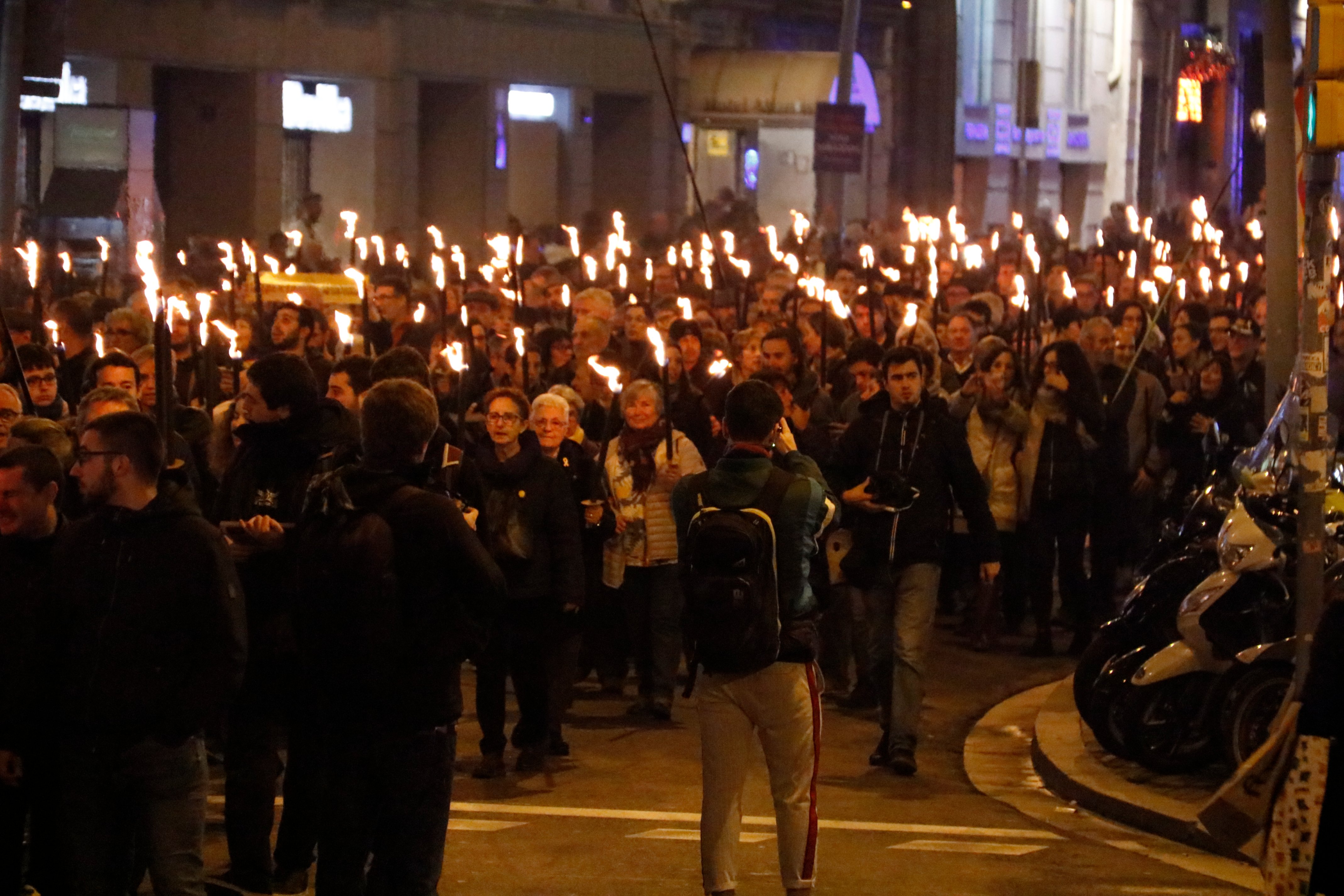 Marxa de torxes pels presos polítics i exiliats