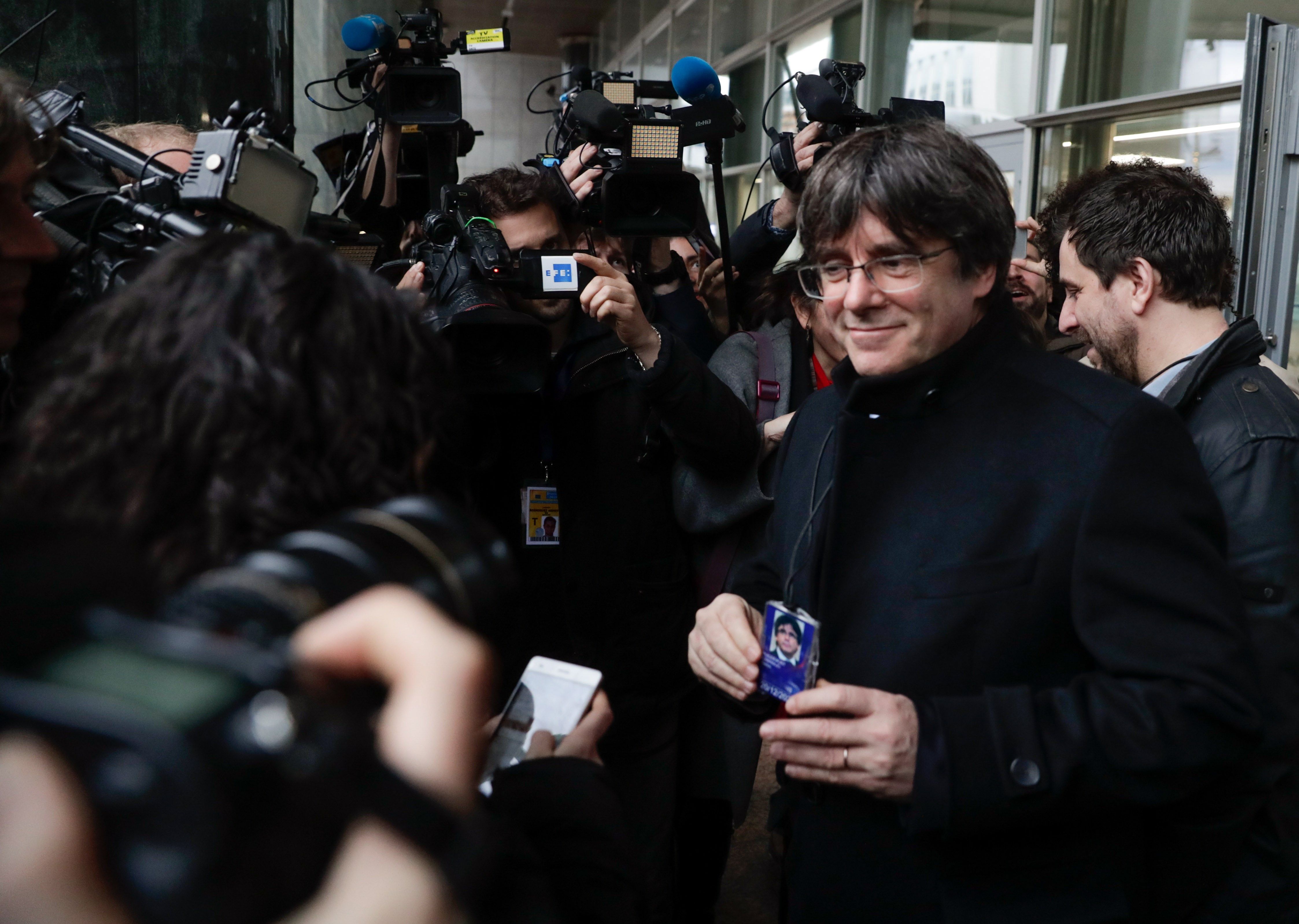 Puigdemont considera "muy peligroso" el "mensaje" de la suspensión de Junqueras