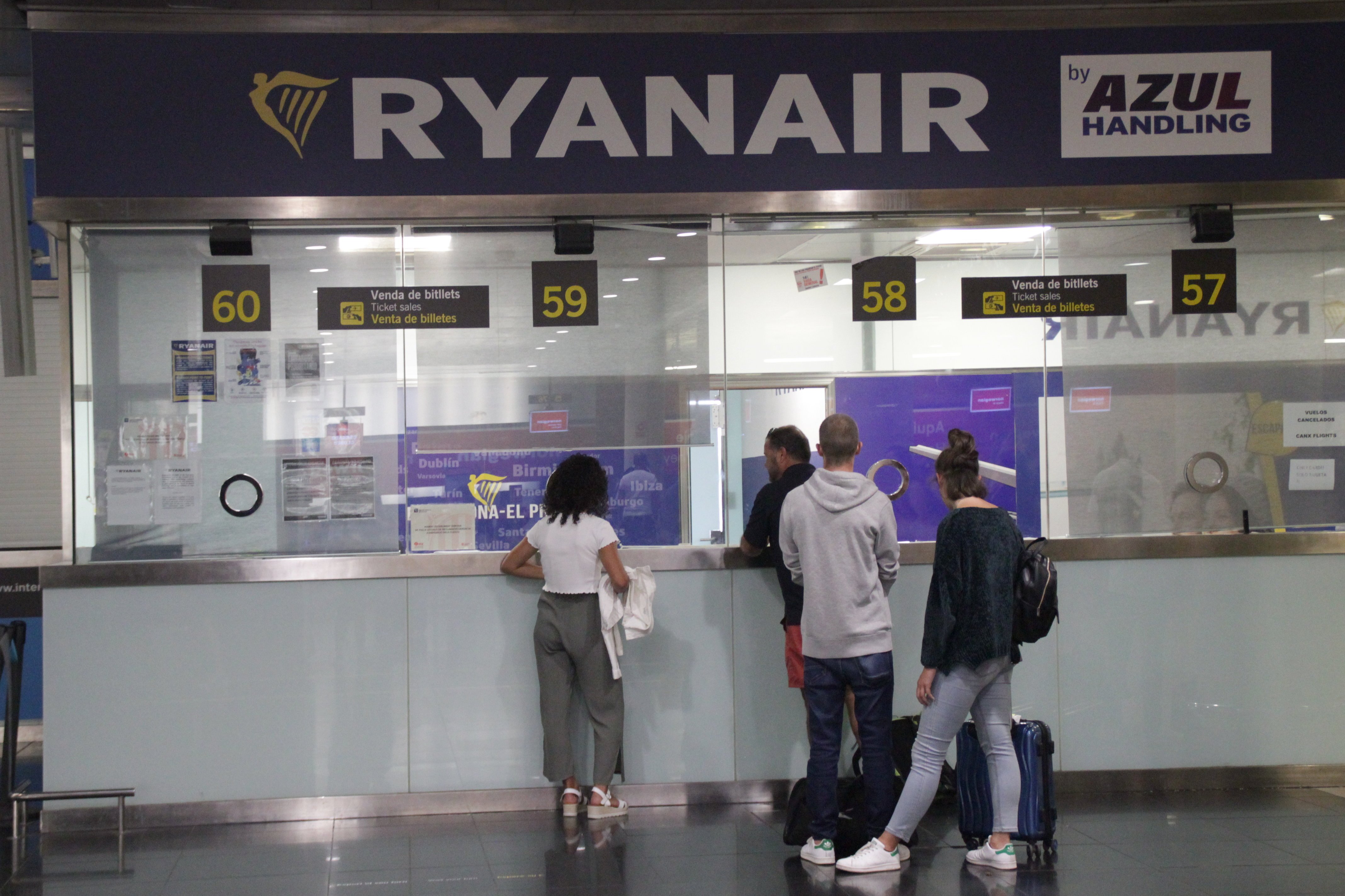 USOC vuelve a denunciar a Ryanair por "cesión ilegal" de los empleados
