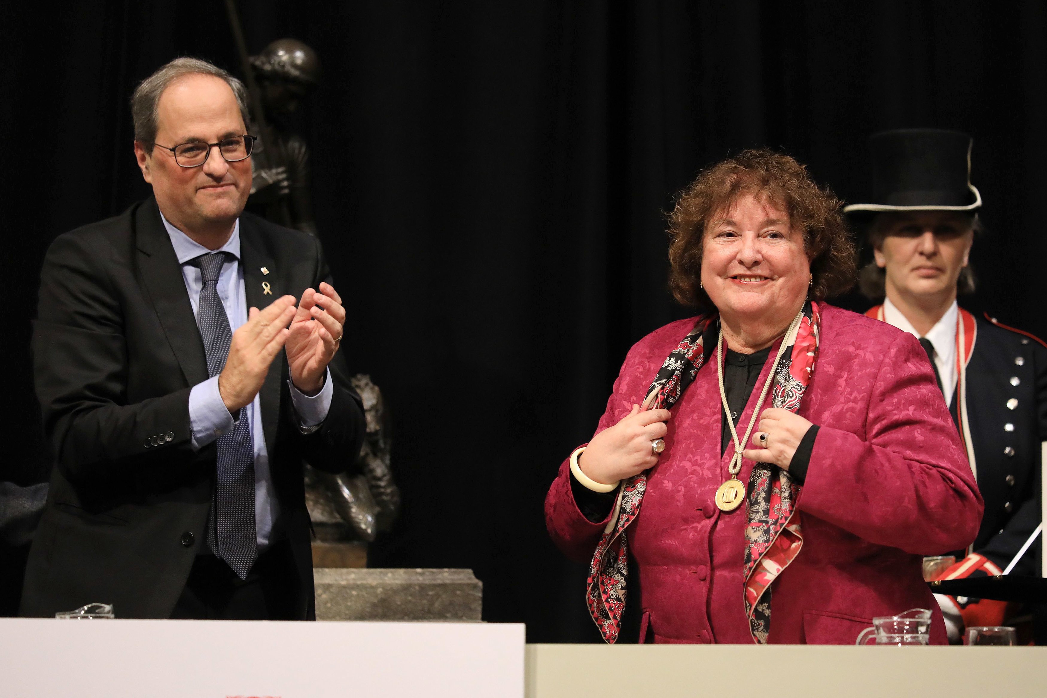 Anna Maria Cabré y Josep Vallverdú reciben la Medalla de Oro de la Generalitat