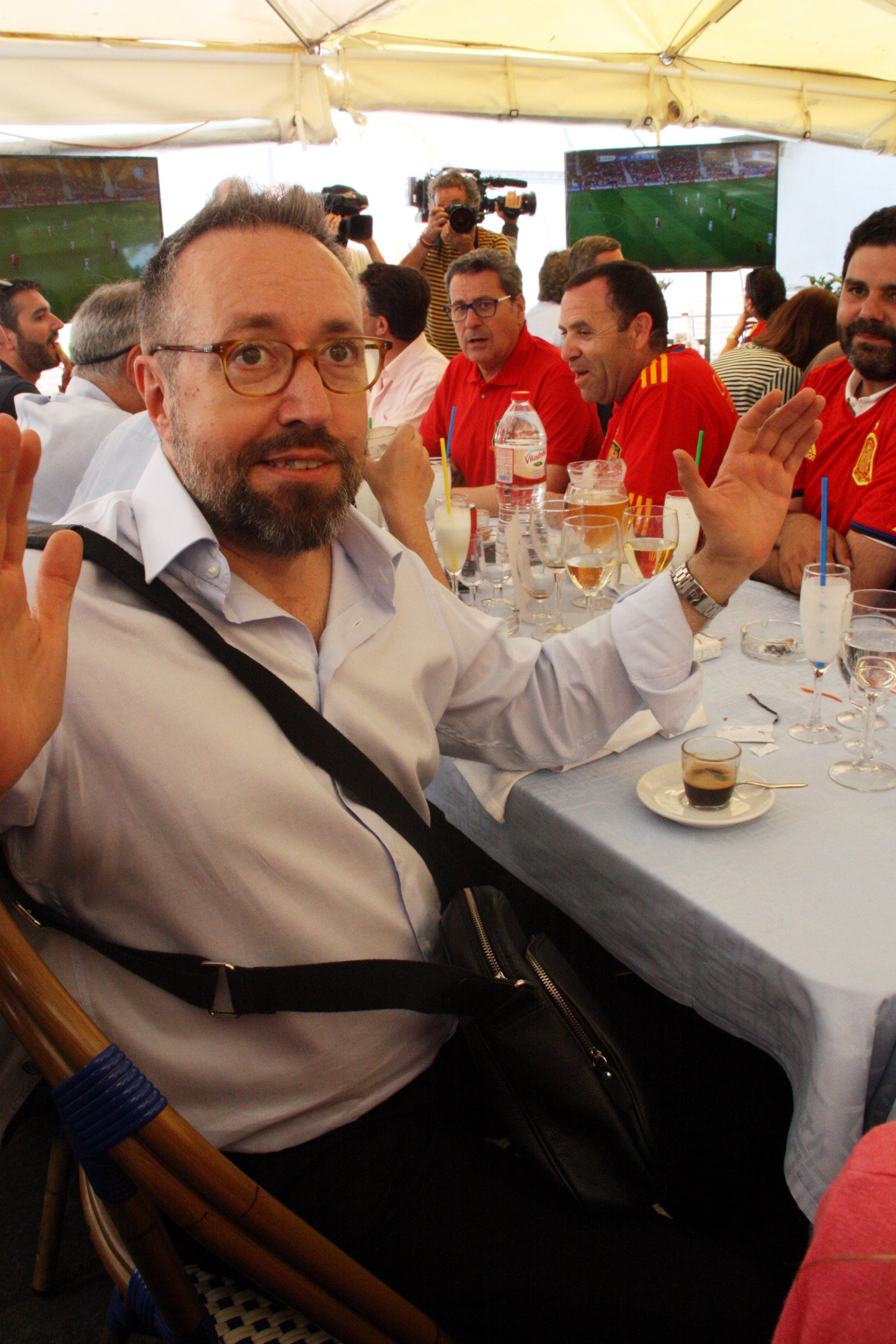 A aquest polític neteja les sabates Pedro Sánchez, segons Girauta