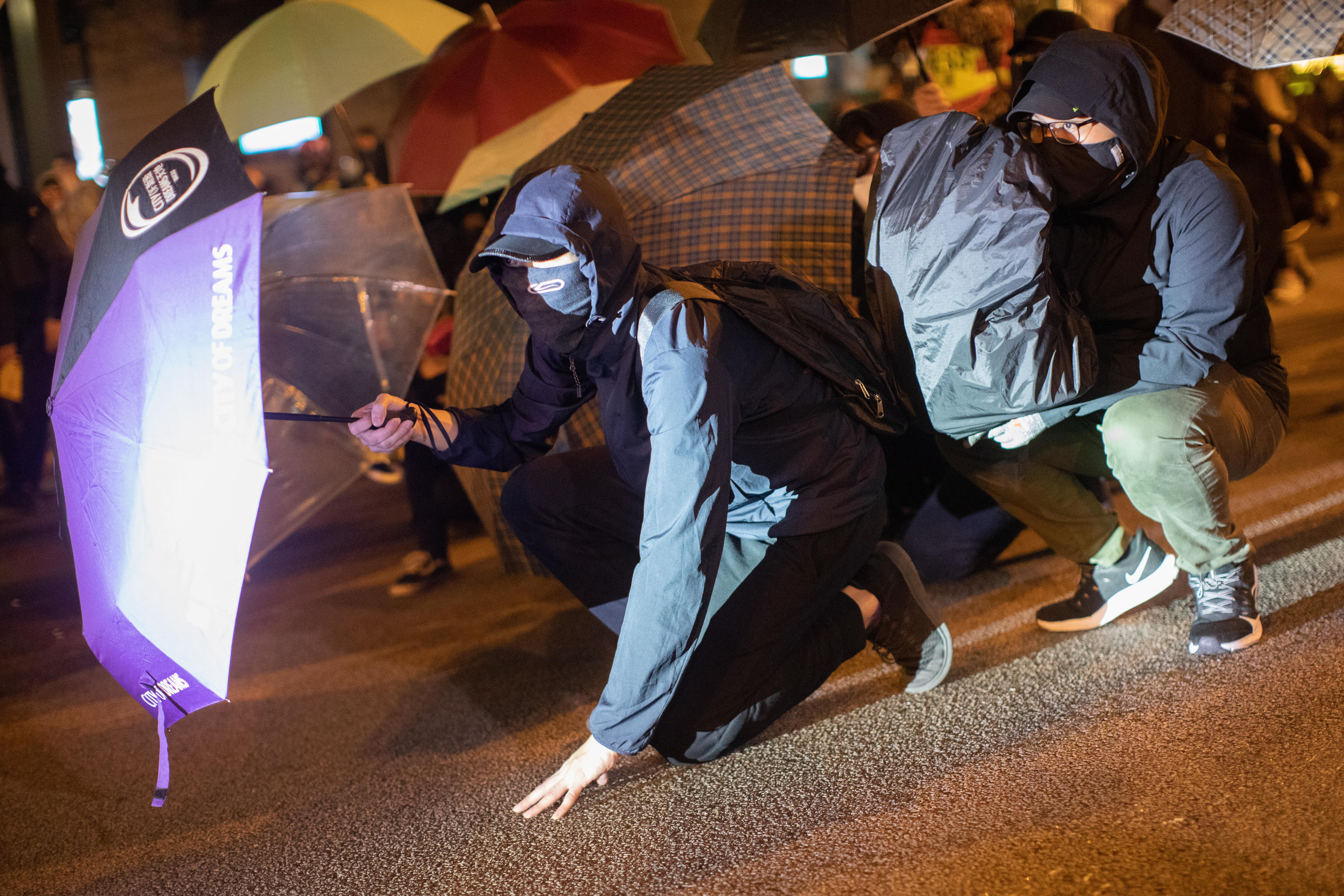 Hong Kong celebra la Nit de Nadal amb còctels Molotov i gasos lacrimògens